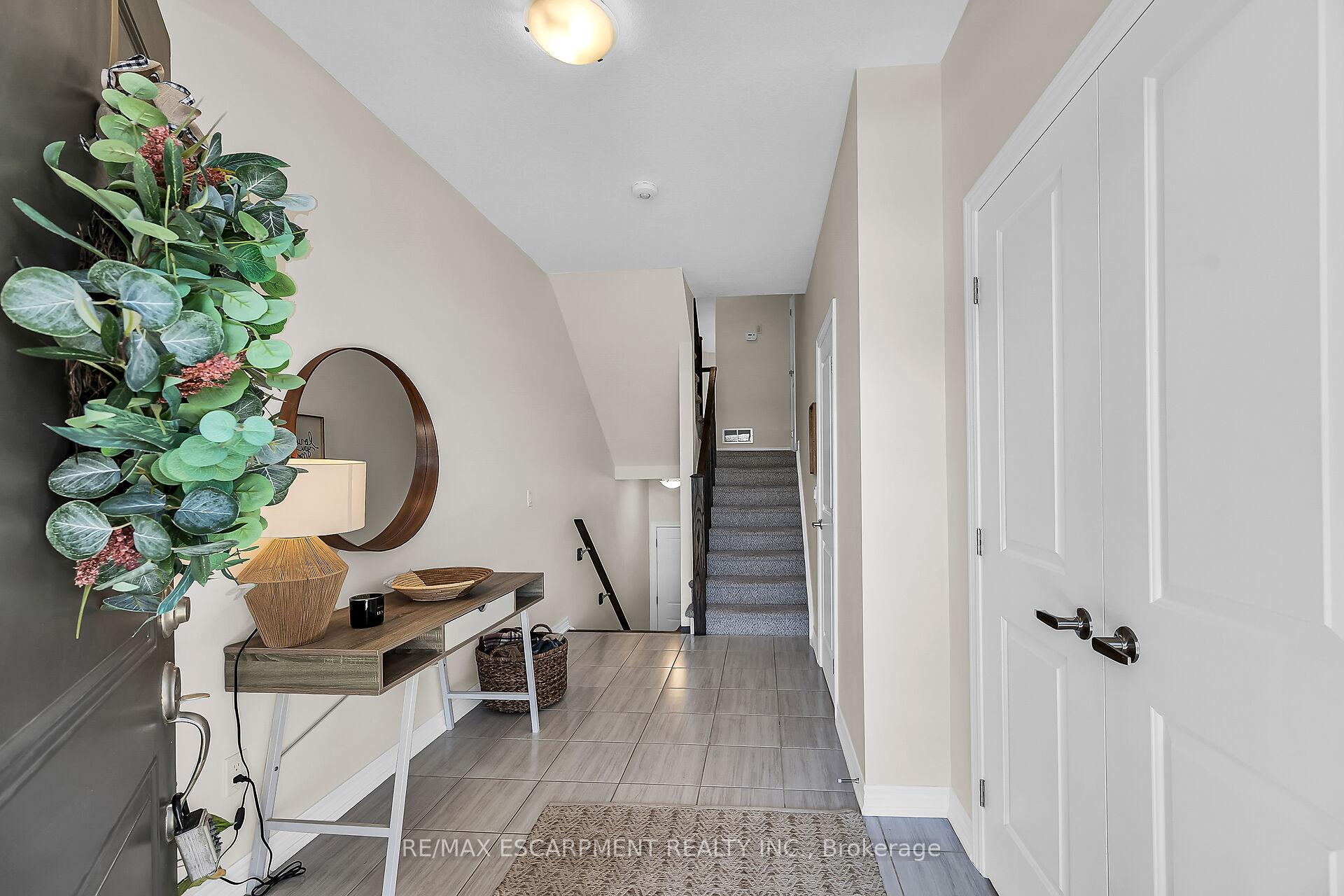 Photo 3 of 343 Skinner Road, Hamilton, Waterdown — HOMEH