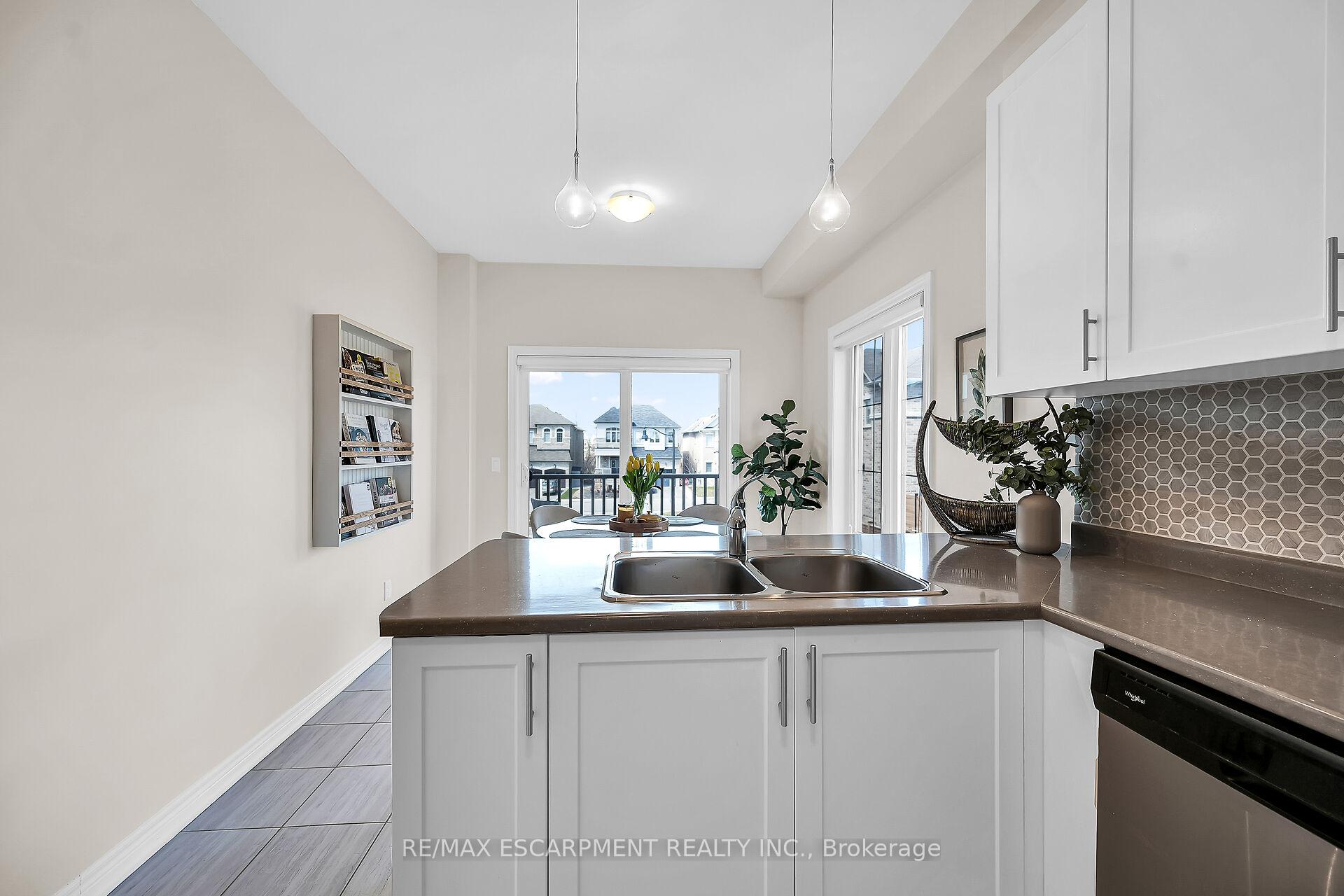 Photo 6 of 343 Skinner Road, Hamilton, Waterdown — HOMEH