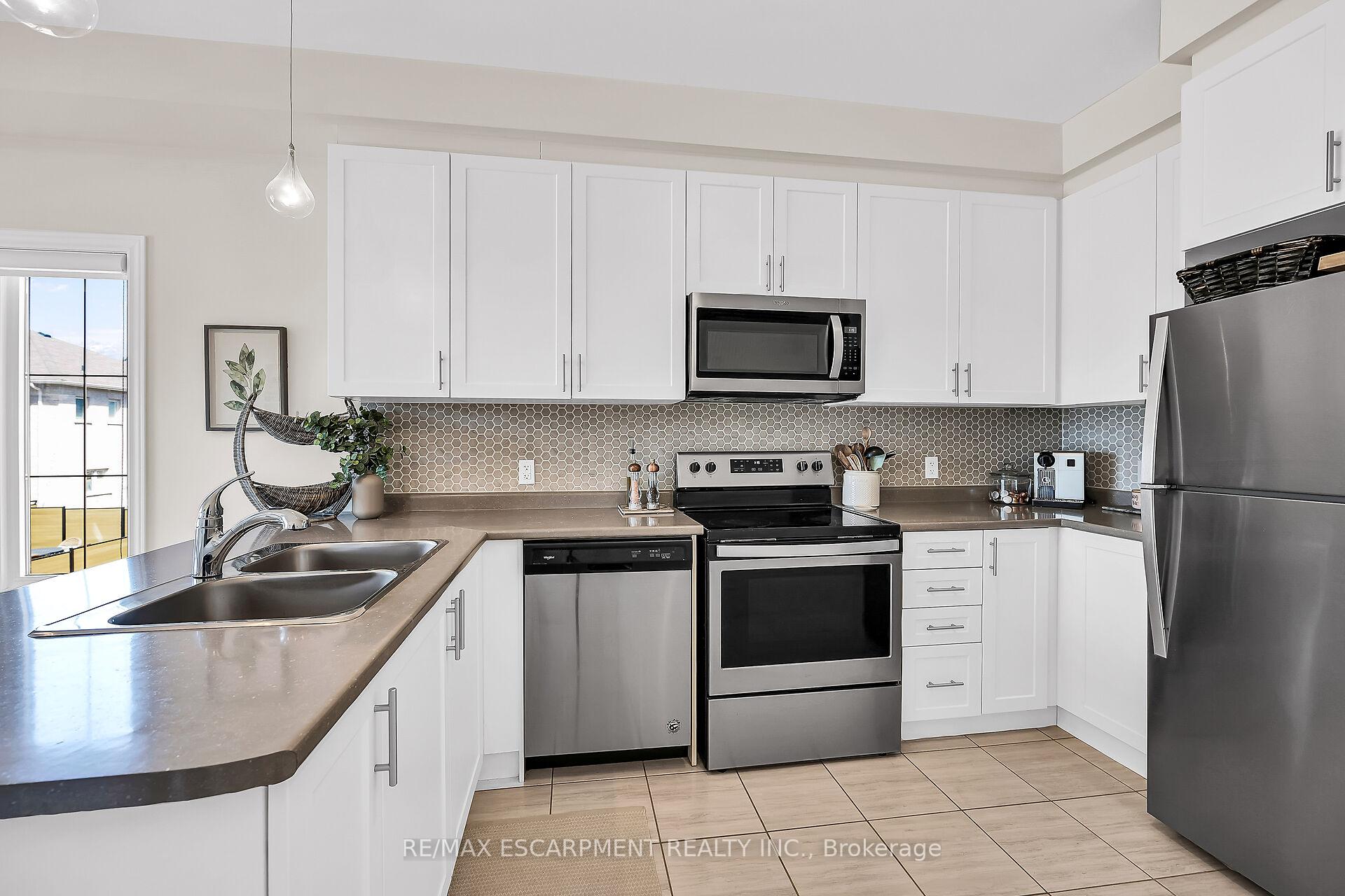 Photo 12 of 343 Skinner Road, Hamilton, Waterdown — HOMEH