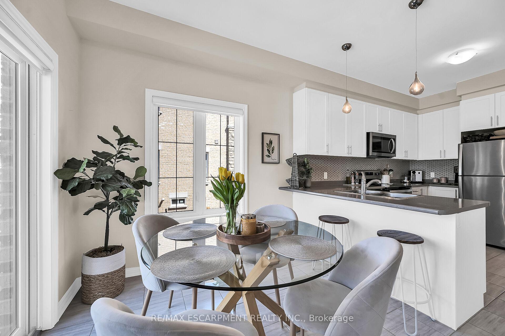 Photo 13 of 343 Skinner Road, Hamilton, Waterdown — HOMEH