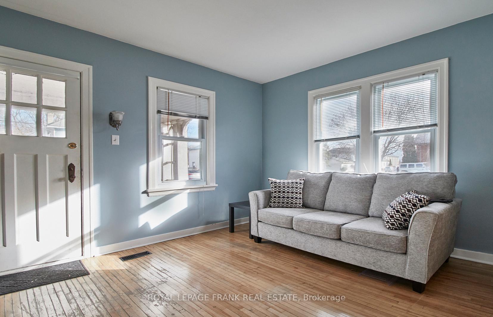 Photo 3 of 154 Burnham Street, Belleville, Belleville Ward — HOMEH