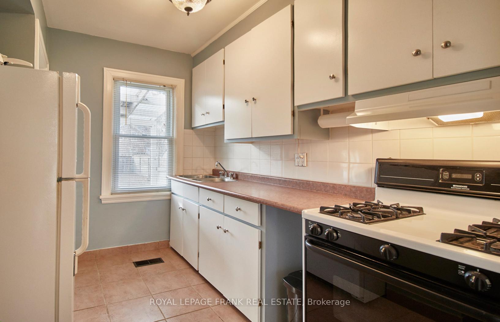 Photo 10 of 154 Burnham Street, Belleville, Belleville Ward — HOMEH