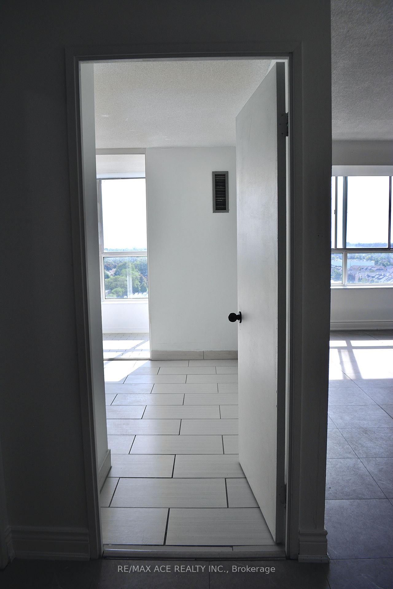 Photo 16 of Unit 1403, 330 McCowan Road, Scarborough, Eglinton East — HOMEH