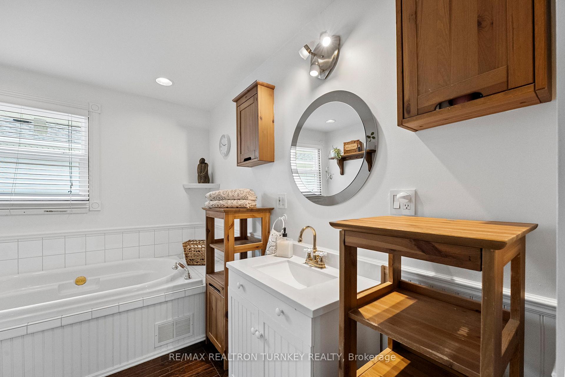 Photo 22 of 212 Bayview Avenue, Georgina, Keswick South — HOMEH