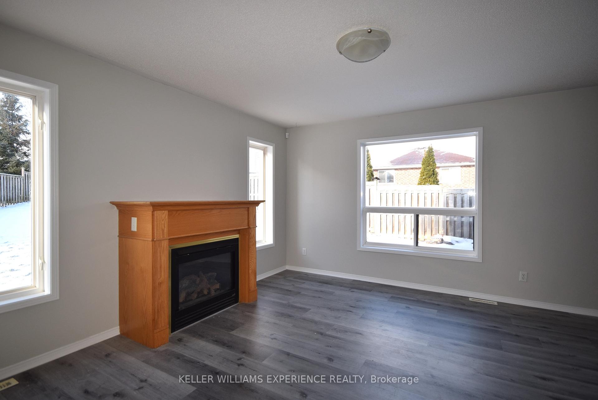 Photo 5 of 51 Trevino Circle, Barrie, East Bayfield — HOMEH