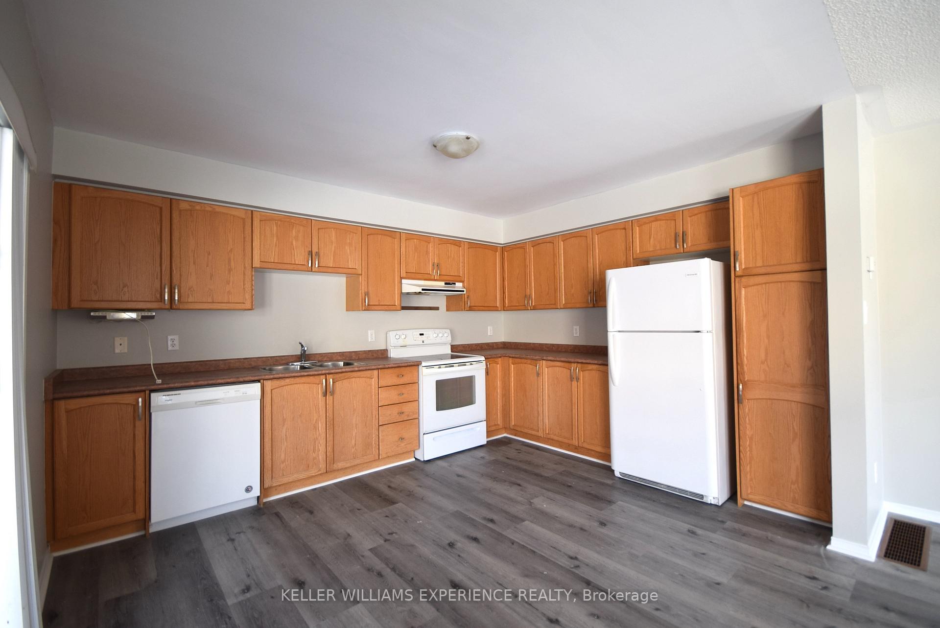 Photo 8 of 51 Trevino Circle, Barrie, East Bayfield — HOMEH