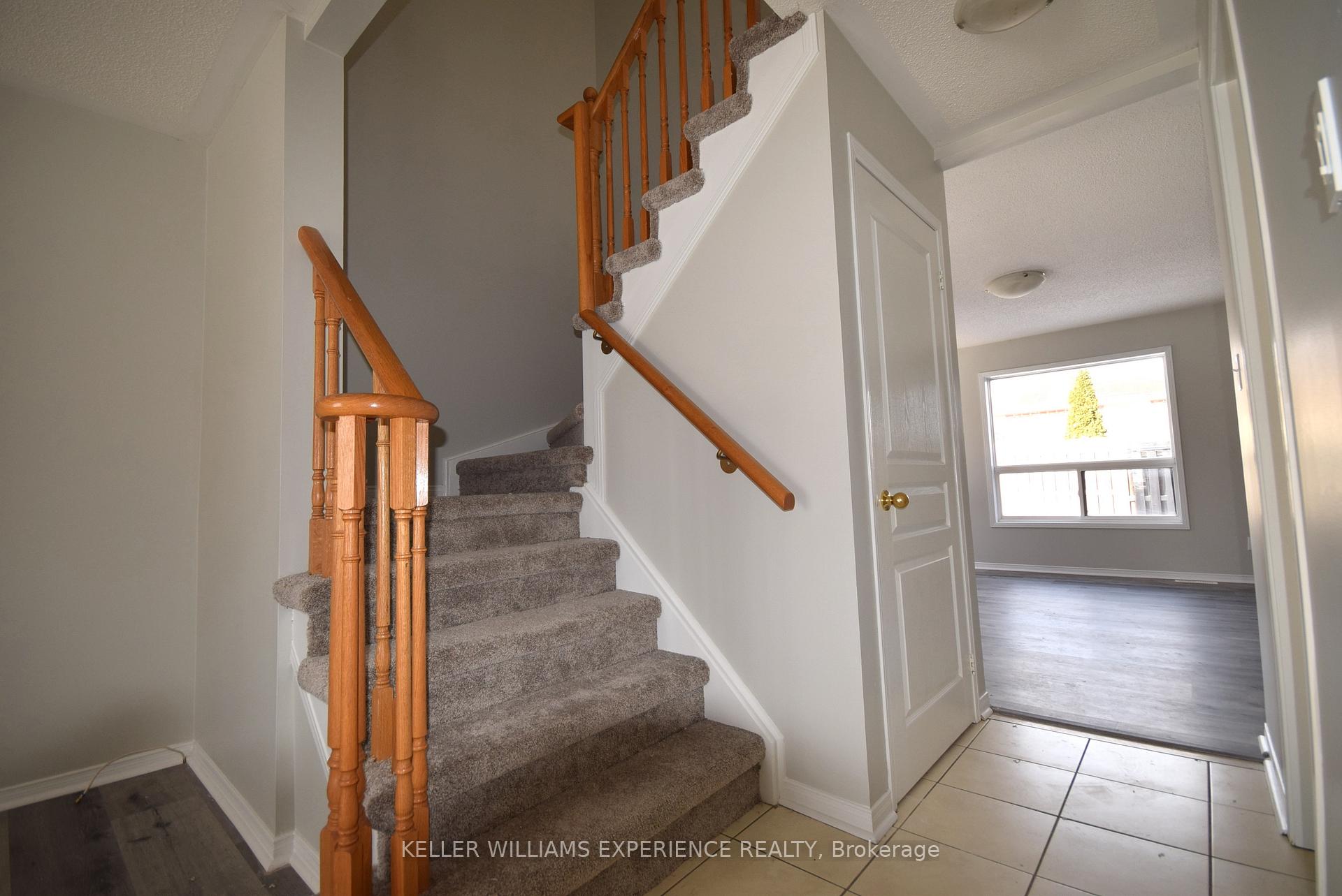 Photo 11 of 51 Trevino Circle, Barrie, East Bayfield — HOMEH