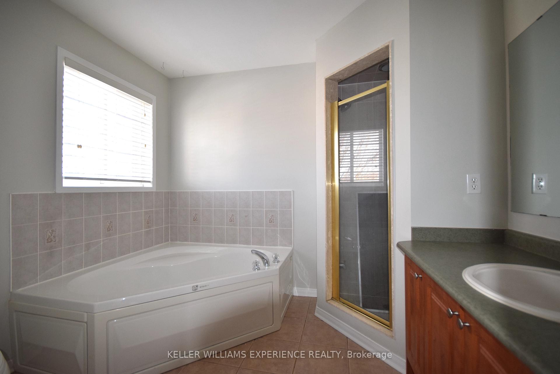 Photo 15 of 51 Trevino Circle, Barrie, East Bayfield — HOMEH