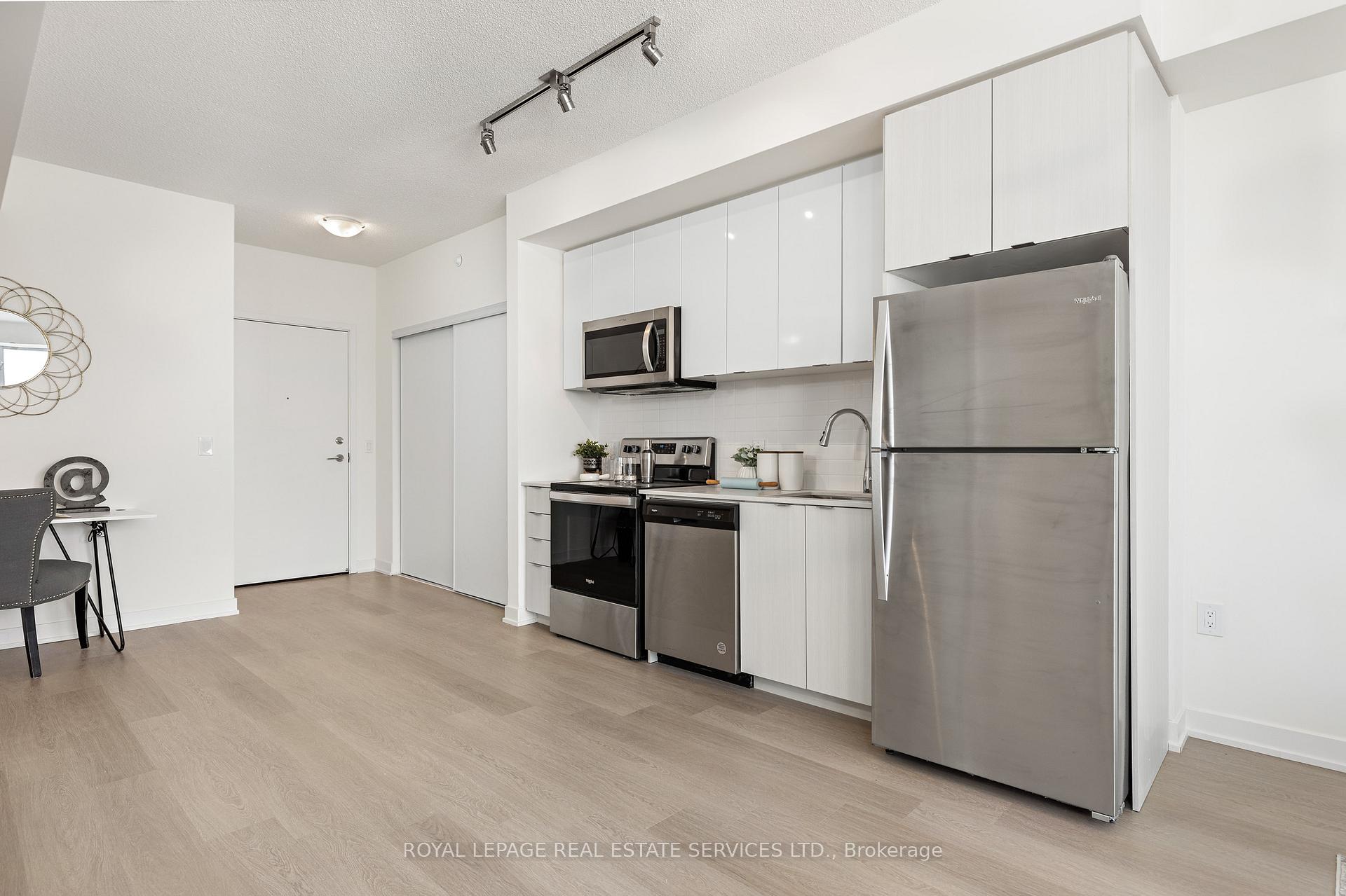 Photo 7 of Unit 911, 859 The Queensway, Etobicoke, Stonegate-Queensway — HOMEH