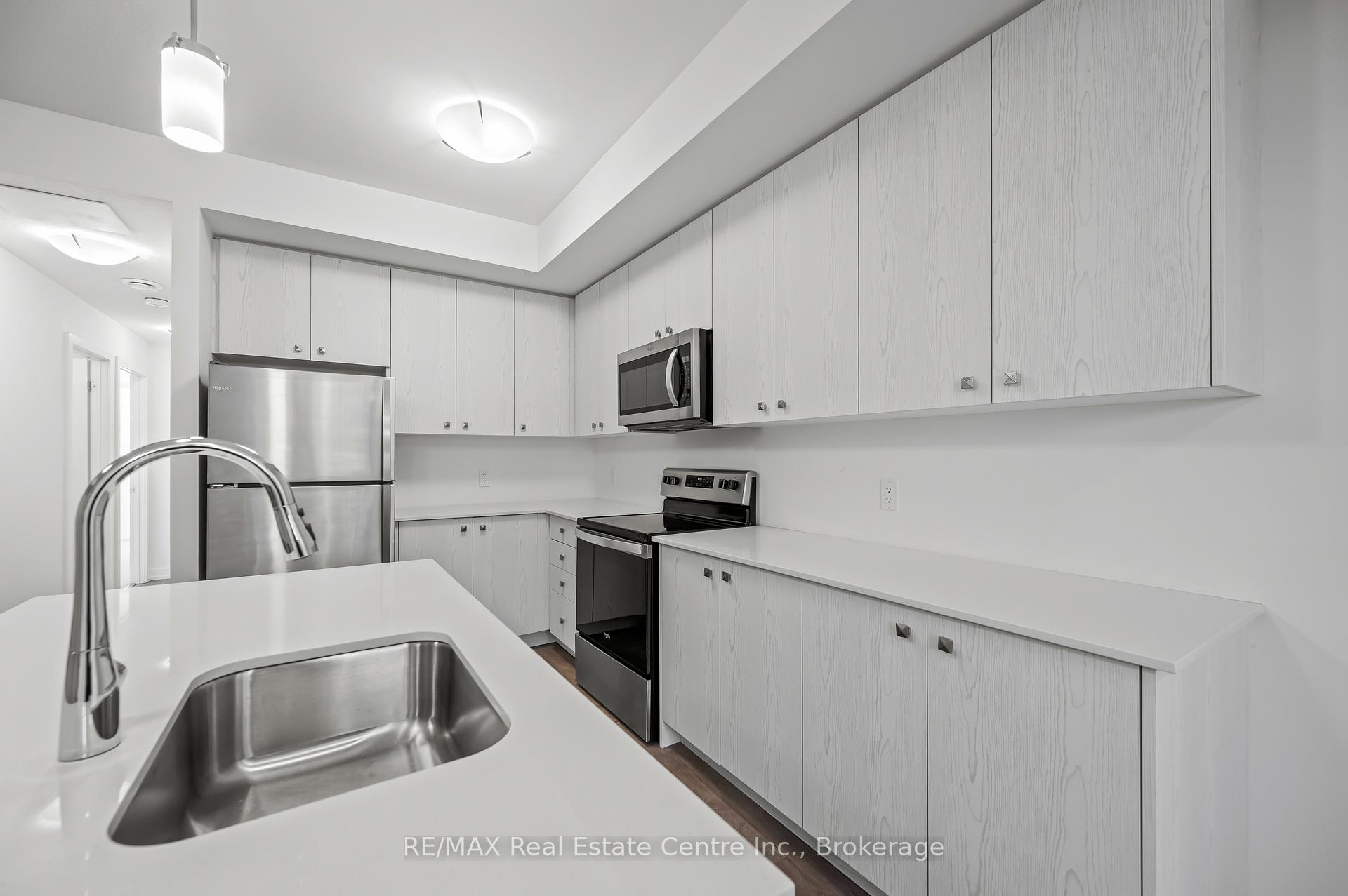 Photo 8 of Unit E8, 20 Palace Street, Kitchener — HOMEH