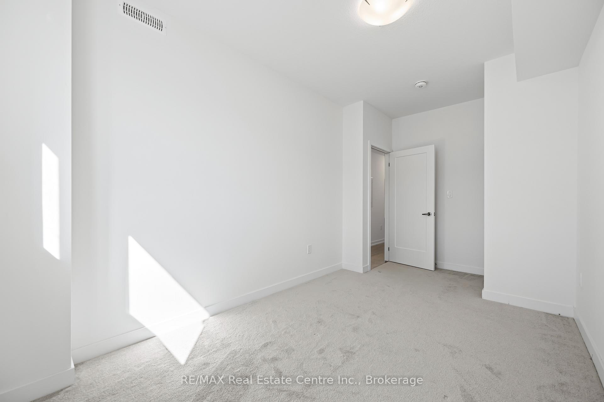 Photo 11 of Unit E8, 20 Palace Street, Kitchener — HOMEH