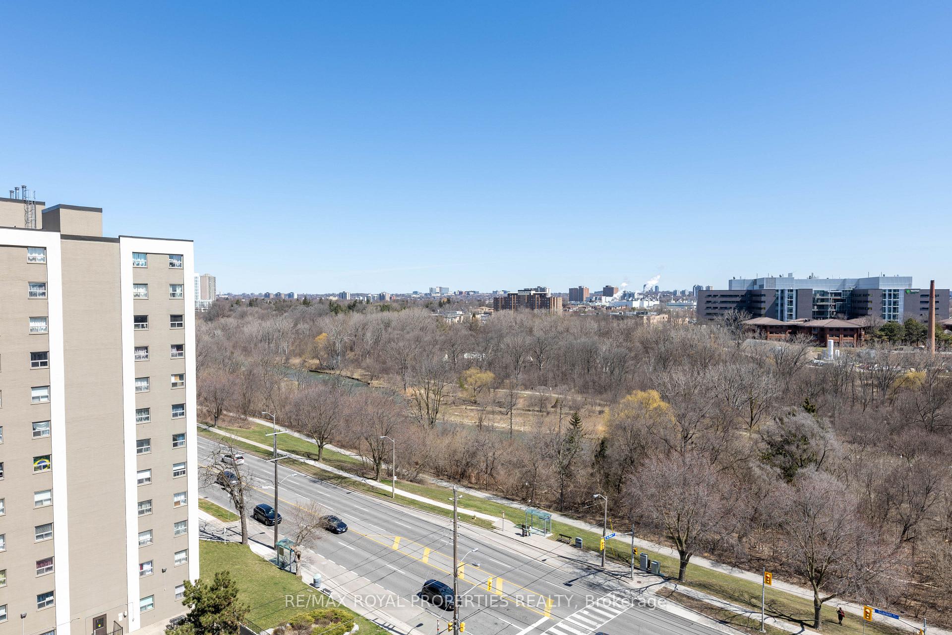 Photo 3 of Unit 1002, 15 La Rose Avenue, Etobicoke, Humber Heights — HOMEH