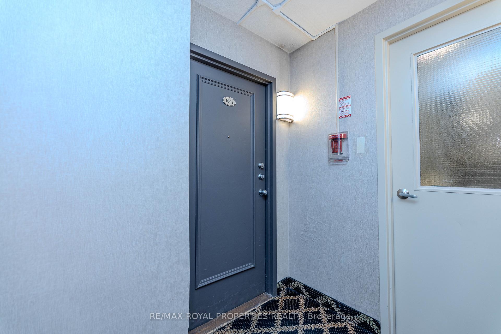 Photo 4 of Unit 1002, 15 La Rose Avenue, Etobicoke, Humber Heights — HOMEH