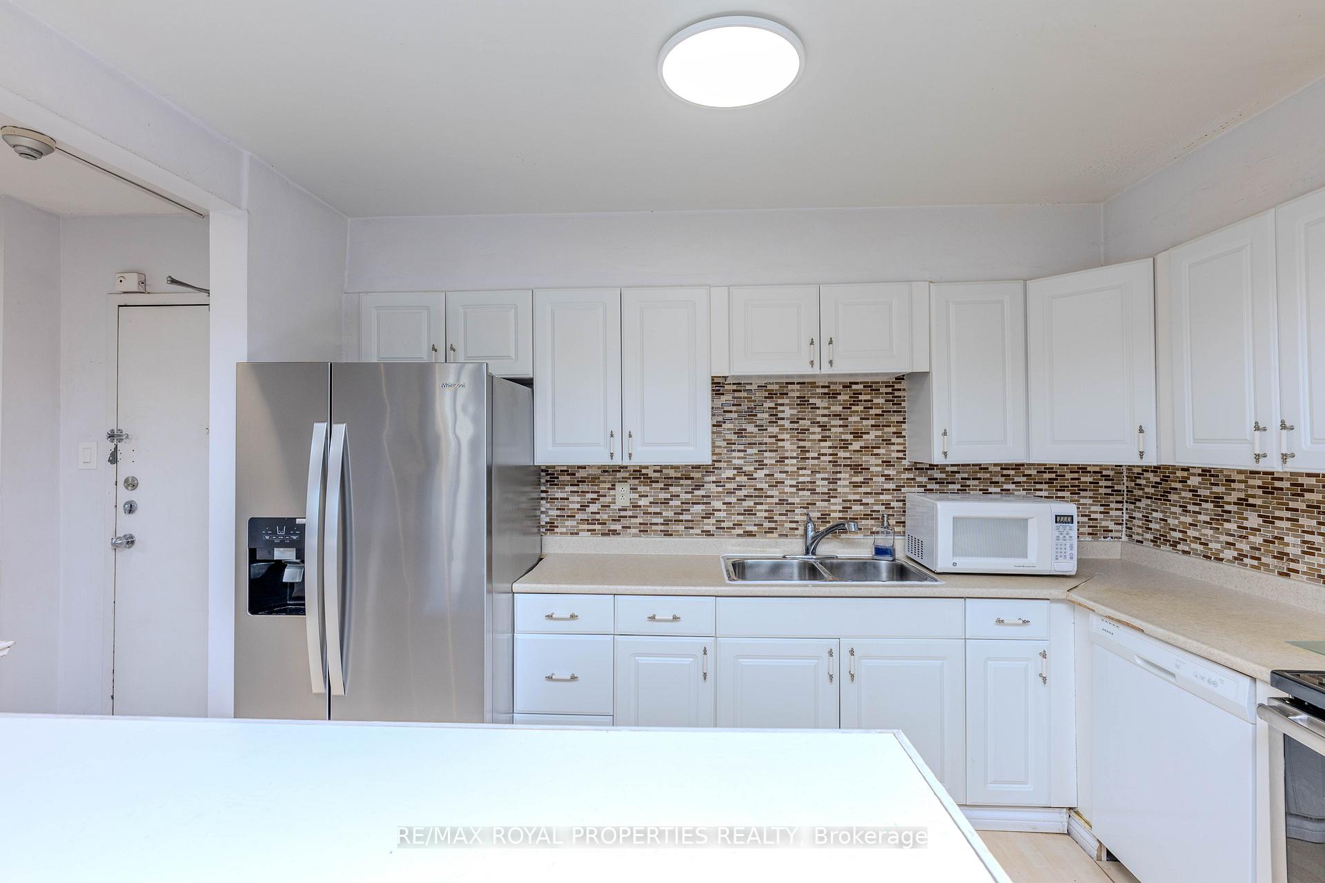 Photo 10 of Unit 1002, 15 La Rose Avenue, Etobicoke, Humber Heights — HOMEH