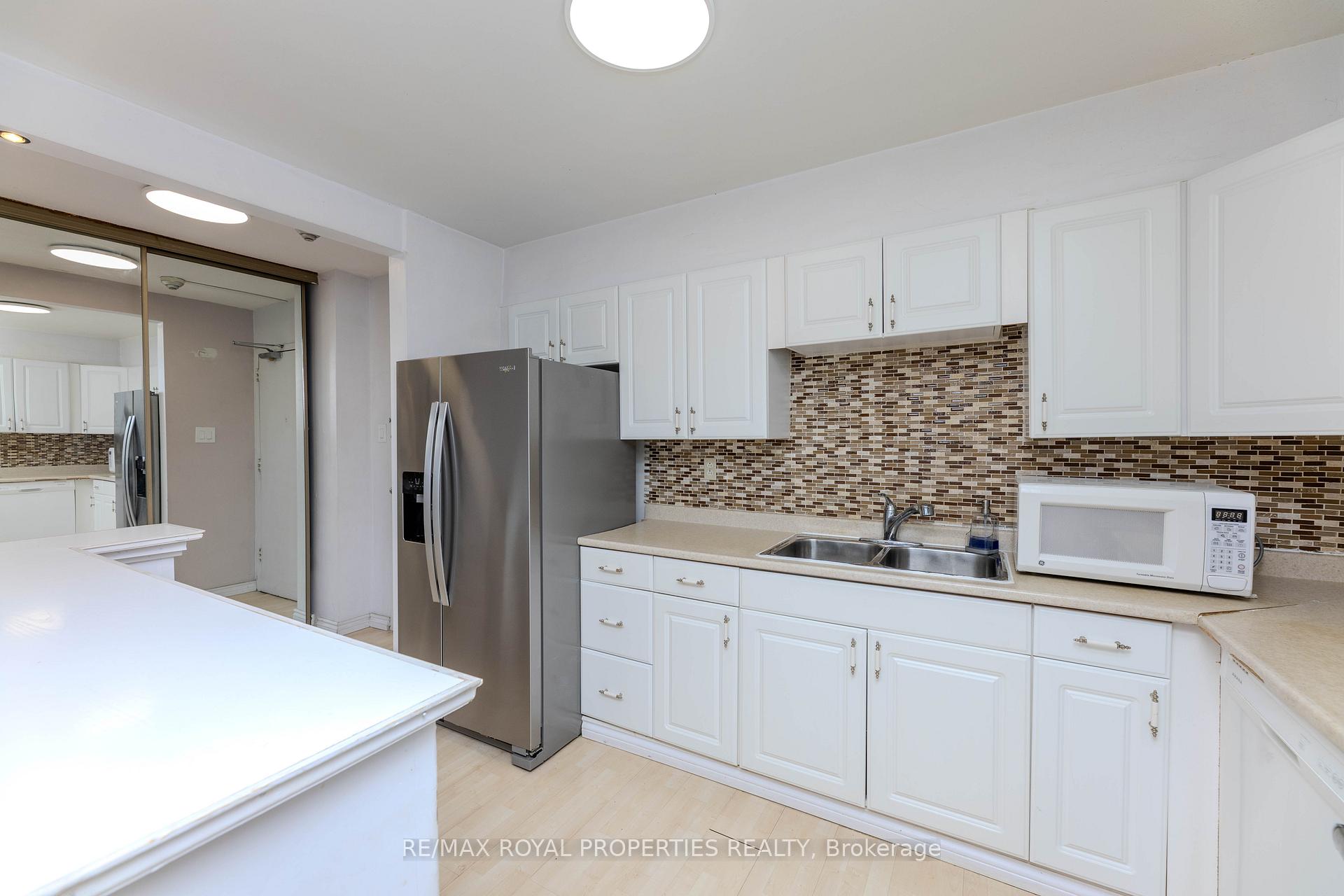 Photo 19 of Unit 1002, 15 La Rose Avenue, Etobicoke, Humber Heights — HOMEH