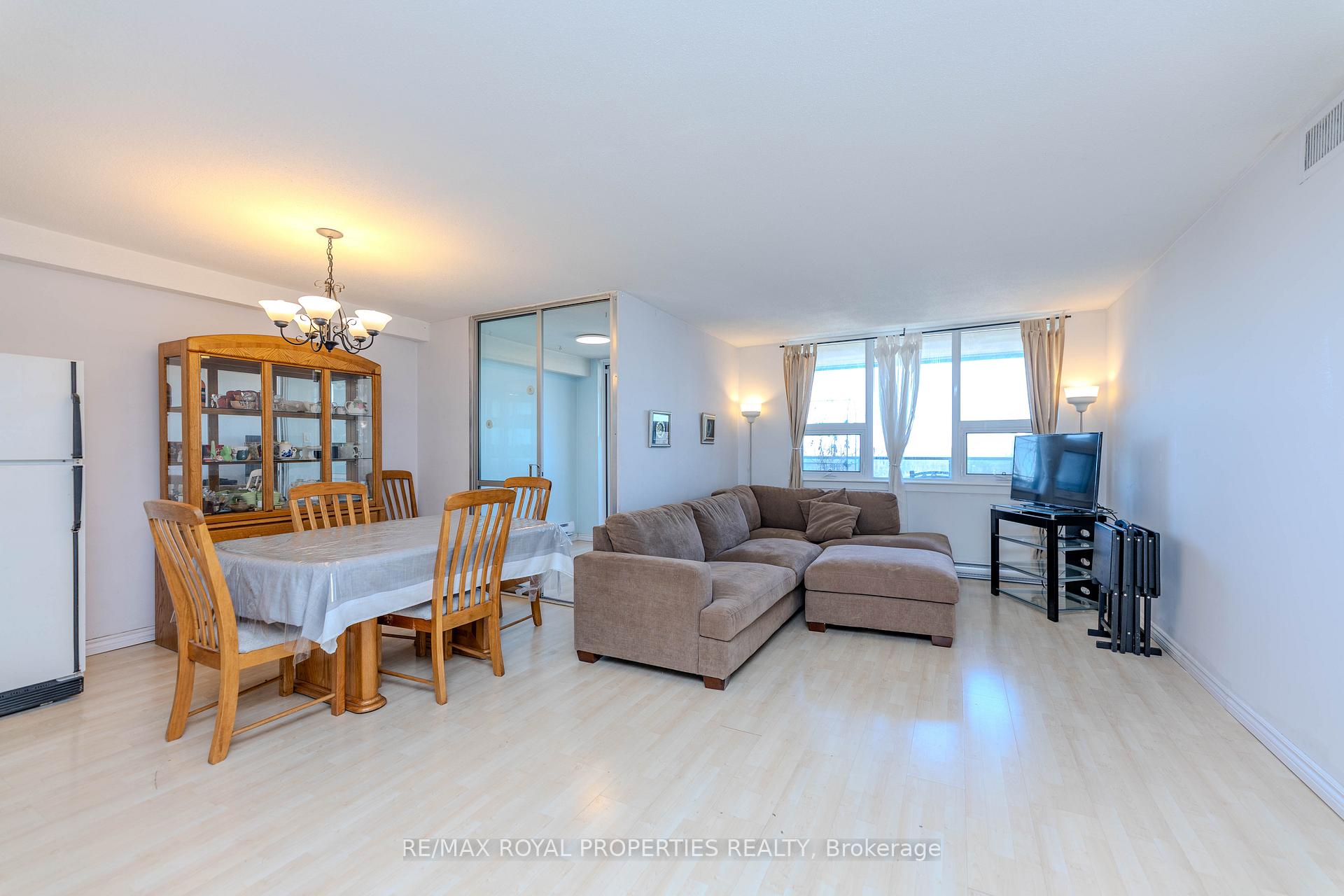 Photo 7 of Unit 1002, 15 La Rose Avenue, Etobicoke, Humber Heights — HOMEH