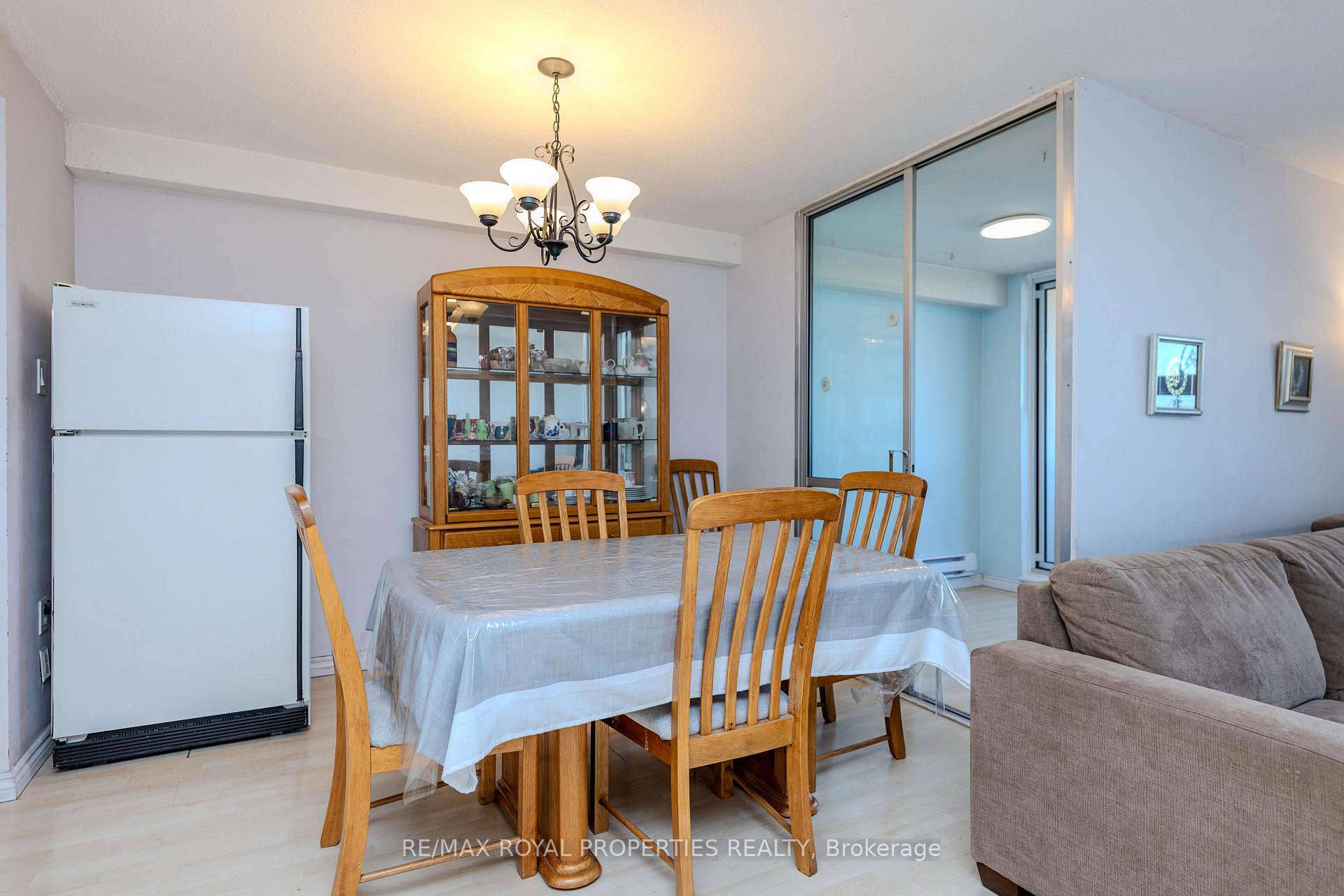 Photo 9 of Unit 1002, 15 La Rose Avenue, Etobicoke, Humber Heights — HOMEH