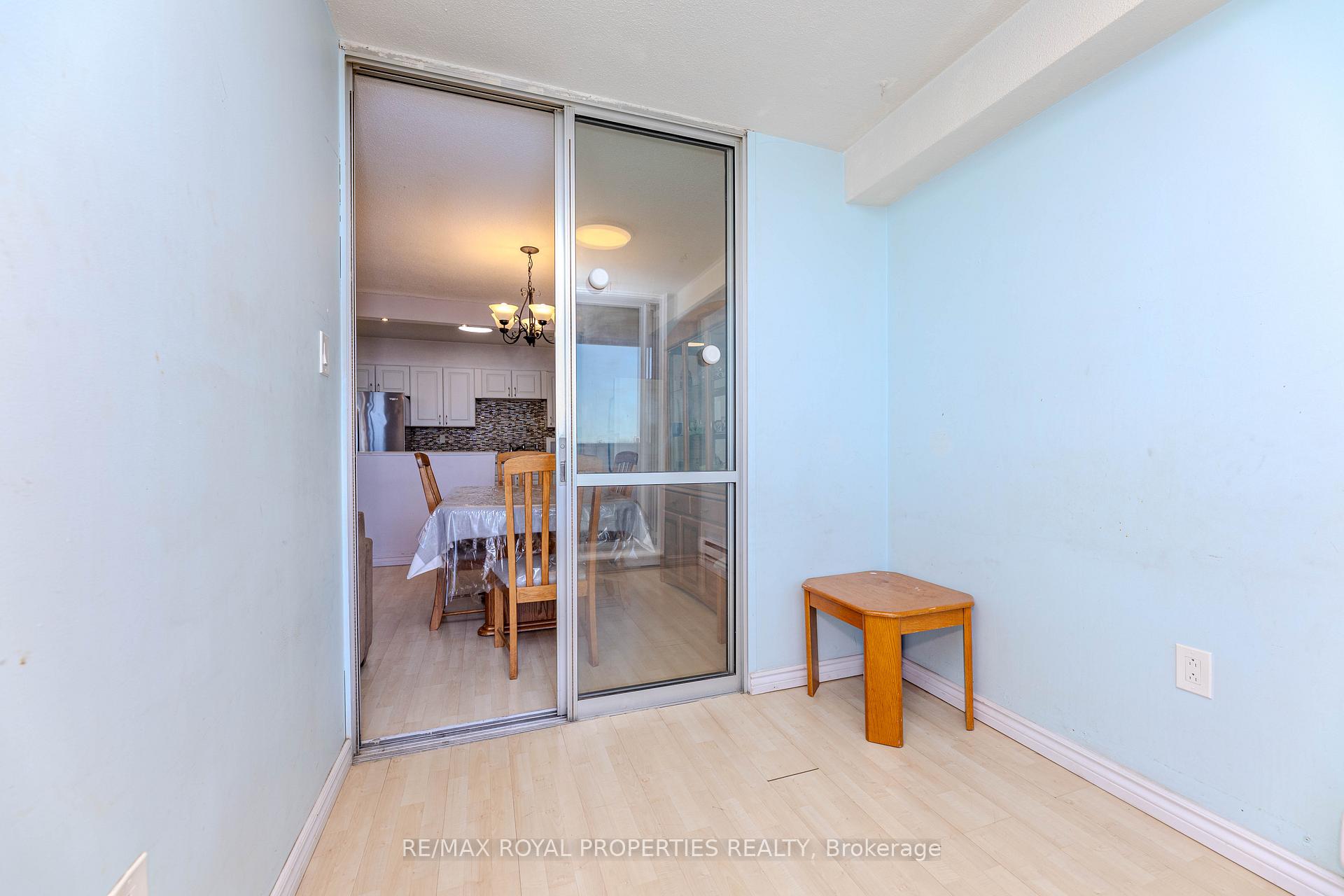 Photo 11 of Unit 1002, 15 La Rose Avenue, Etobicoke, Humber Heights — HOMEH