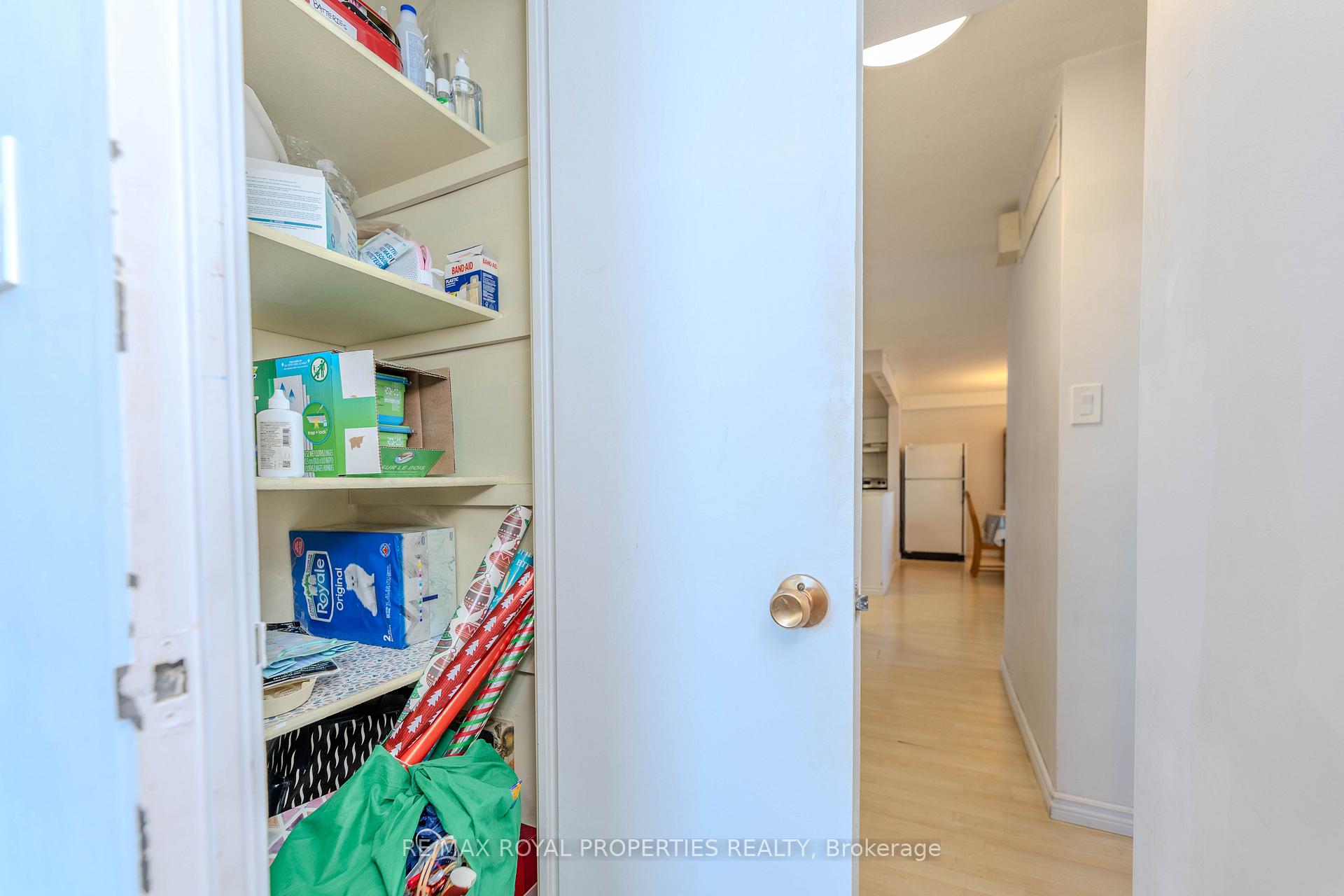 Photo 12 of Unit 1002, 15 La Rose Avenue, Etobicoke, Humber Heights — HOMEH
