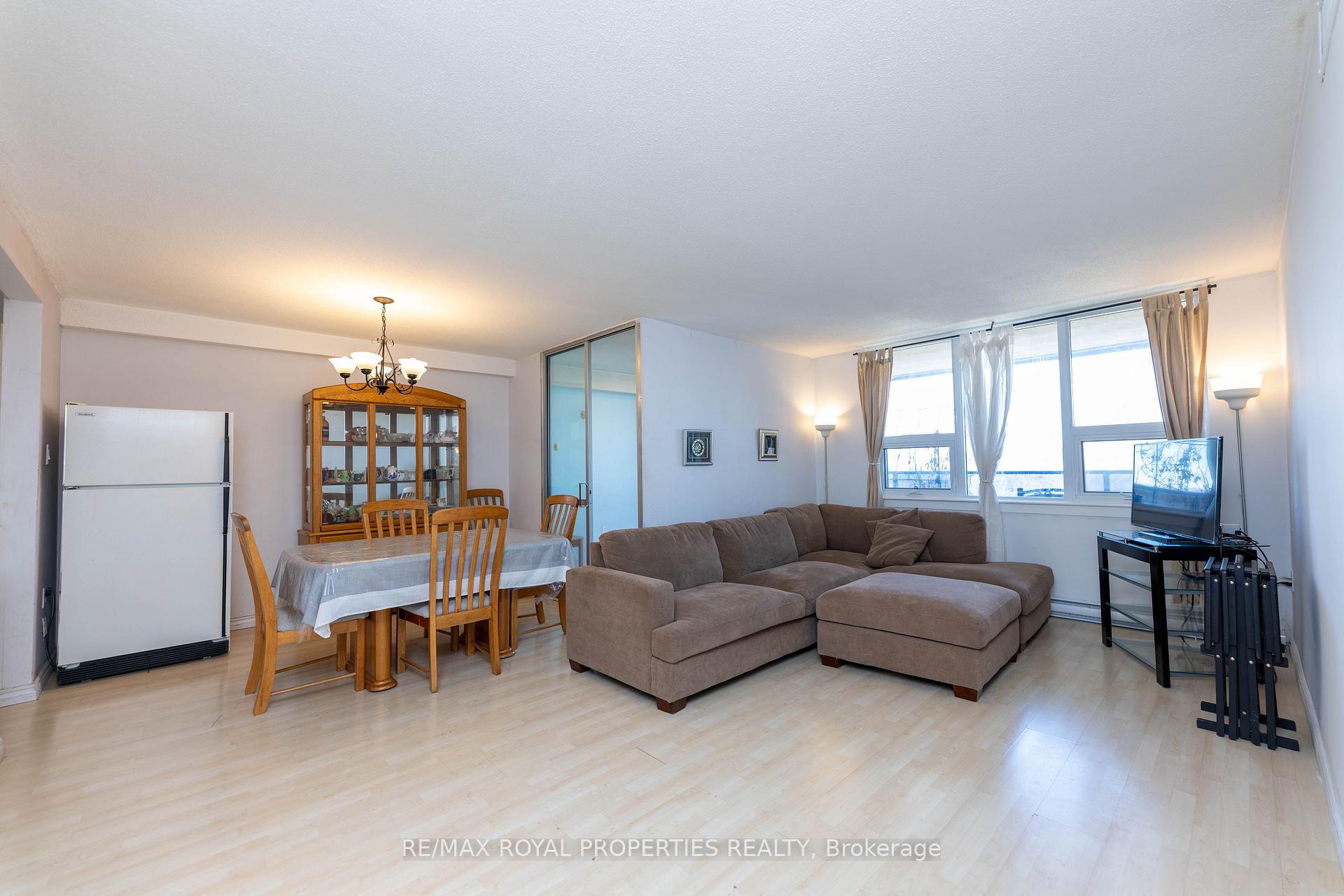 Photo 14 of Unit 1002, 15 La Rose Avenue, Etobicoke, Humber Heights — HOMEH