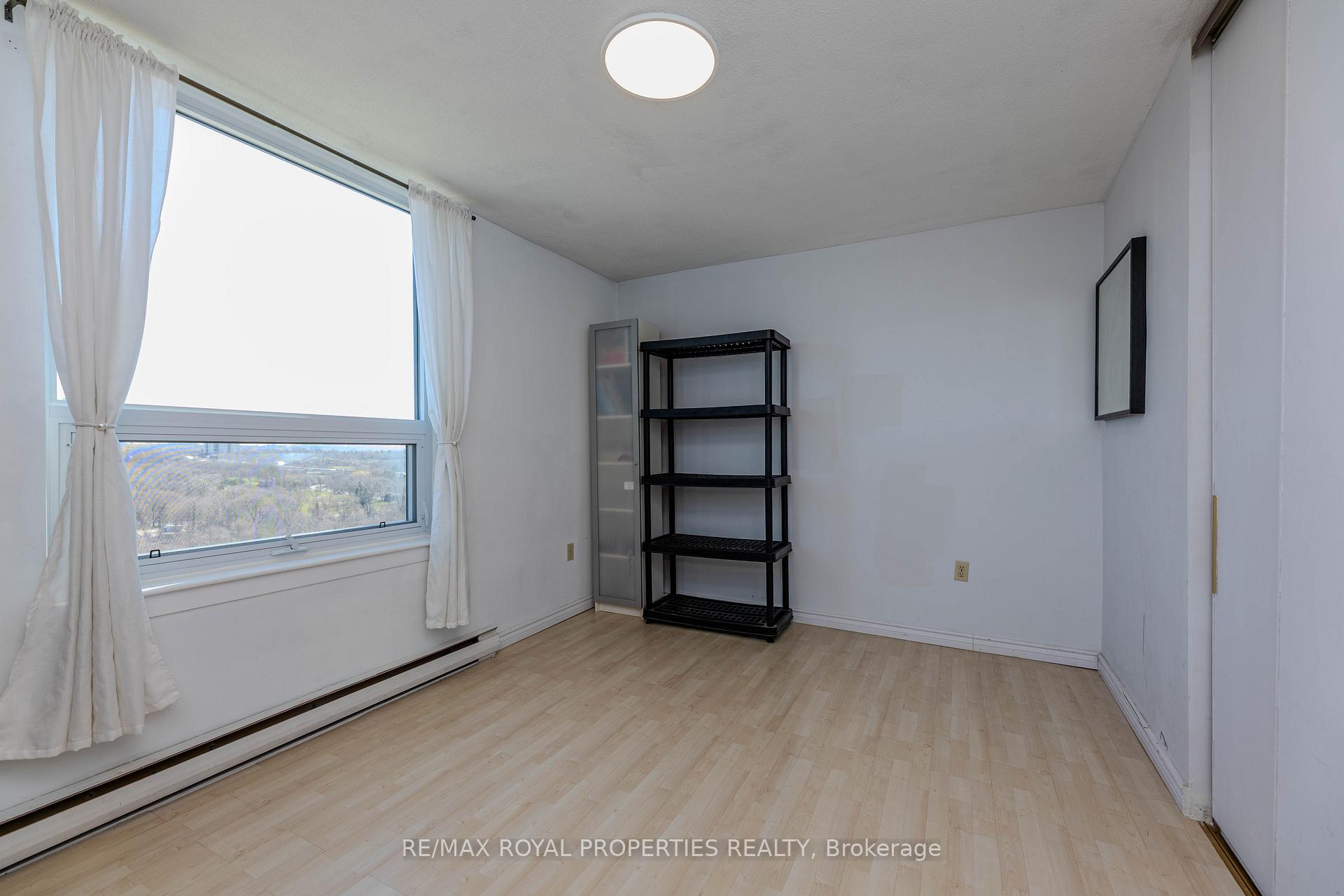 Photo 18 of Unit 1002, 15 La Rose Avenue, Etobicoke, Humber Heights — HOMEH