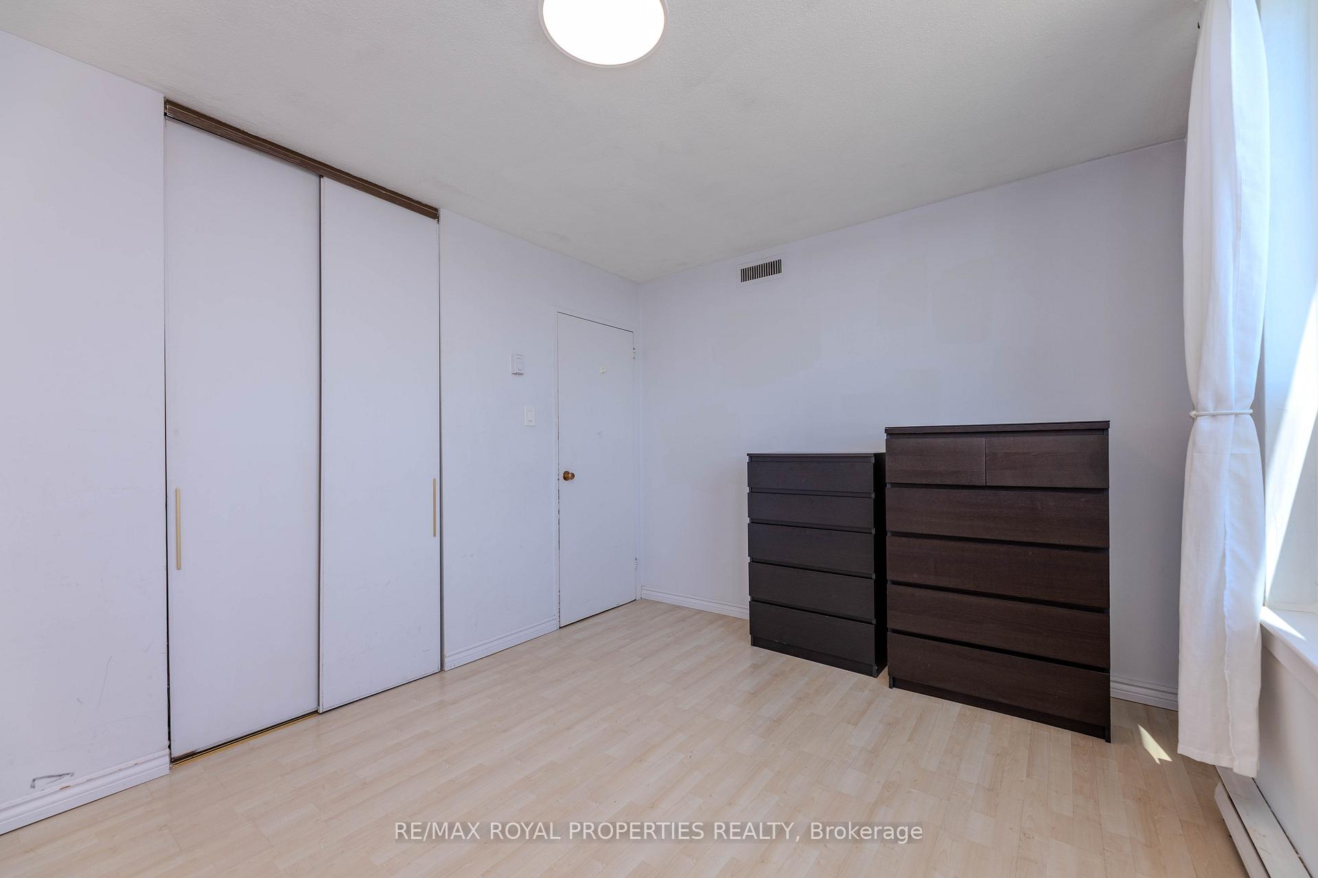 Photo 15 of Unit 1002, 15 La Rose Avenue, Etobicoke, Humber Heights — HOMEH