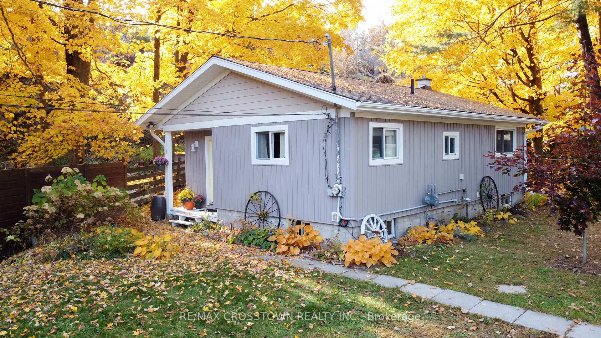 Photo 1 of 1001 Evergreen Court, Gravenhurst, Muskoka (S) — HOMEH