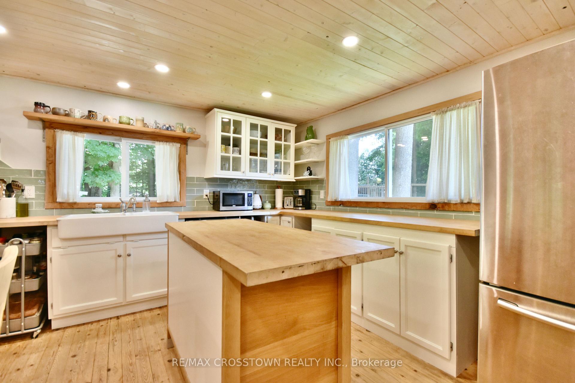 Photo 10 of 1001 Evergreen Court, Gravenhurst, Muskoka (S) — HOMEH