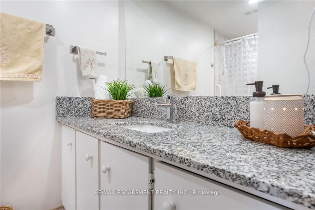 Photo 14 of Unit 1206, 500 Green Road, Hamilton, Stoney Creek — HOMEH