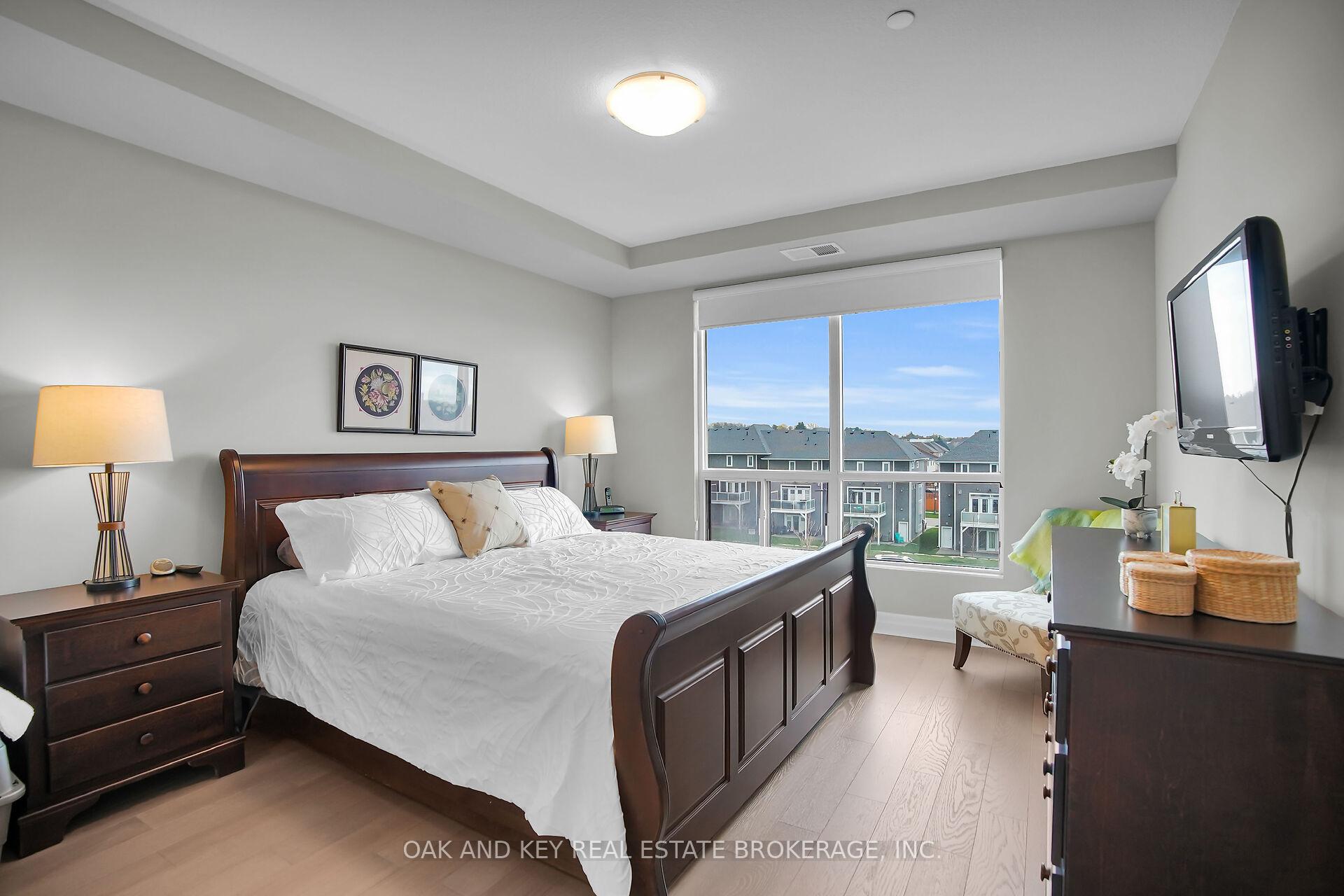 Photo 10 of Unit 310, 260 Villagewalk Boulevard, London, North R — HOMEH
