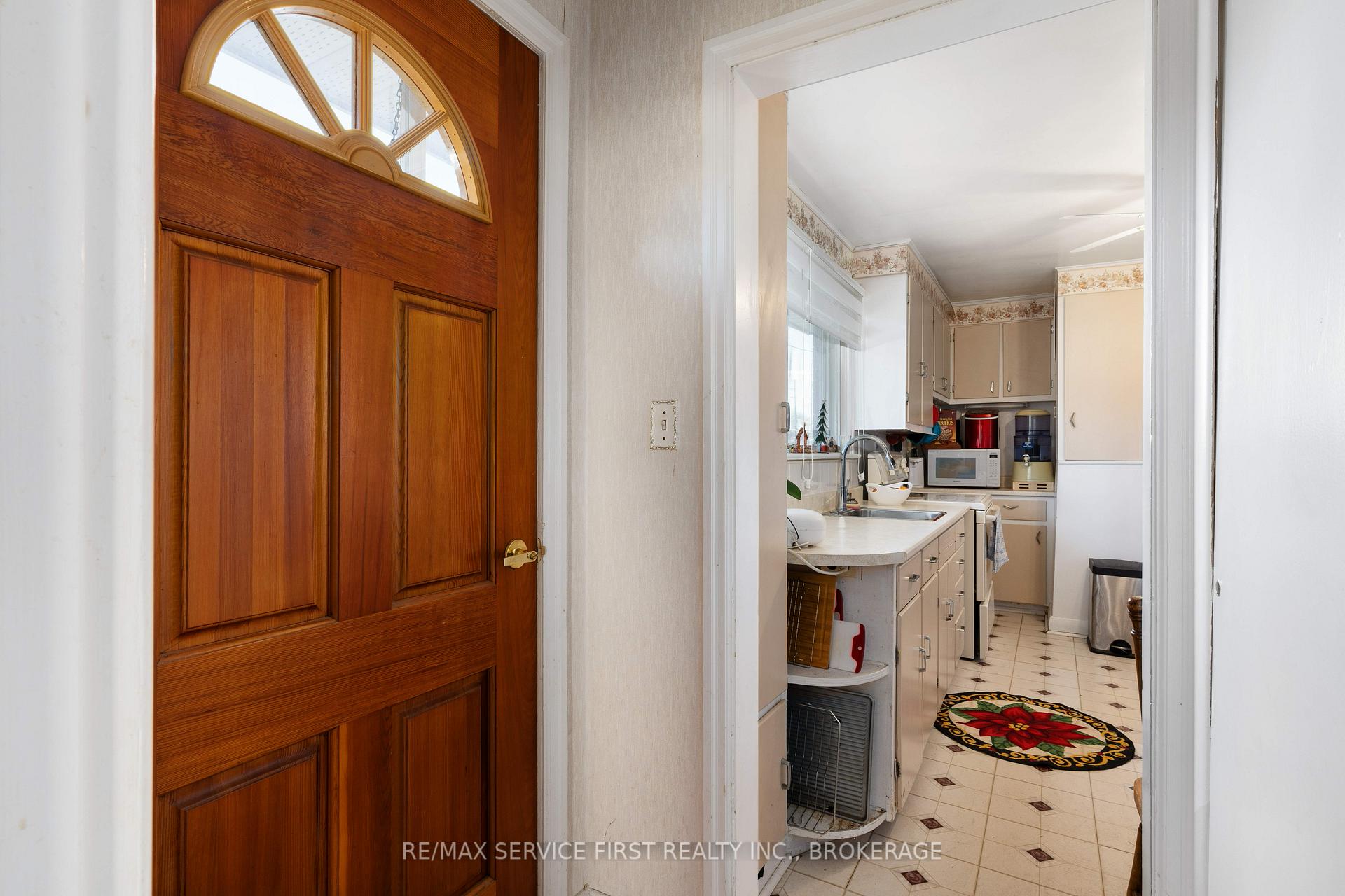 Photo 4 of 180 Farley Avenue, Belleville, Belleville Ward — HOMEH
