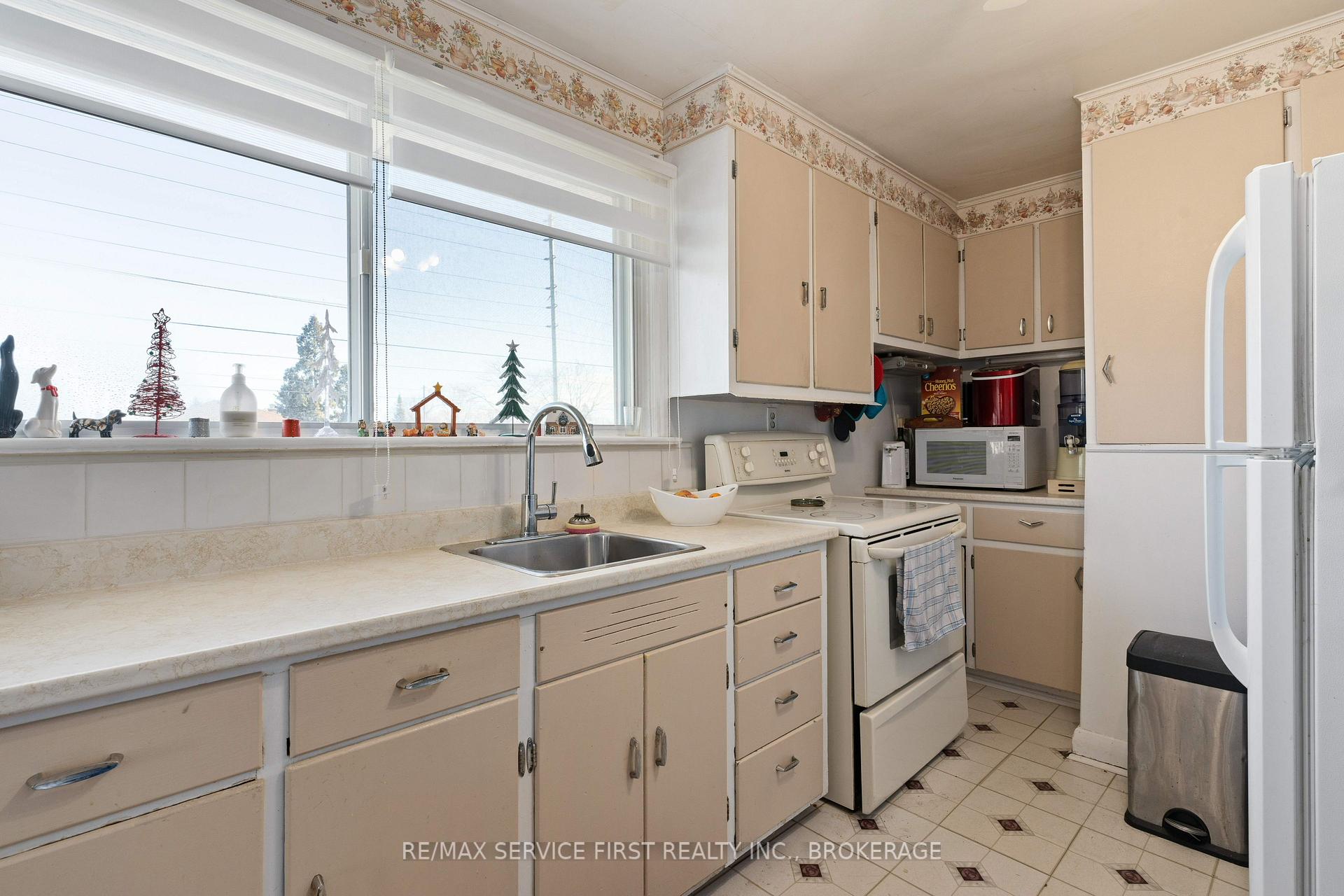 Photo 8 of 180 Farley Avenue, Belleville, Belleville Ward — HOMEH