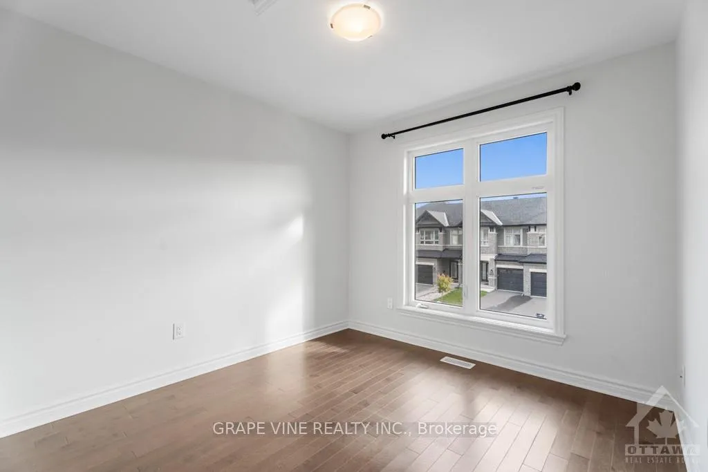 Photo 9 of 734 Capricorn Circle, Ottawa, Riverside South/Gloucester Glen — HOMEH
