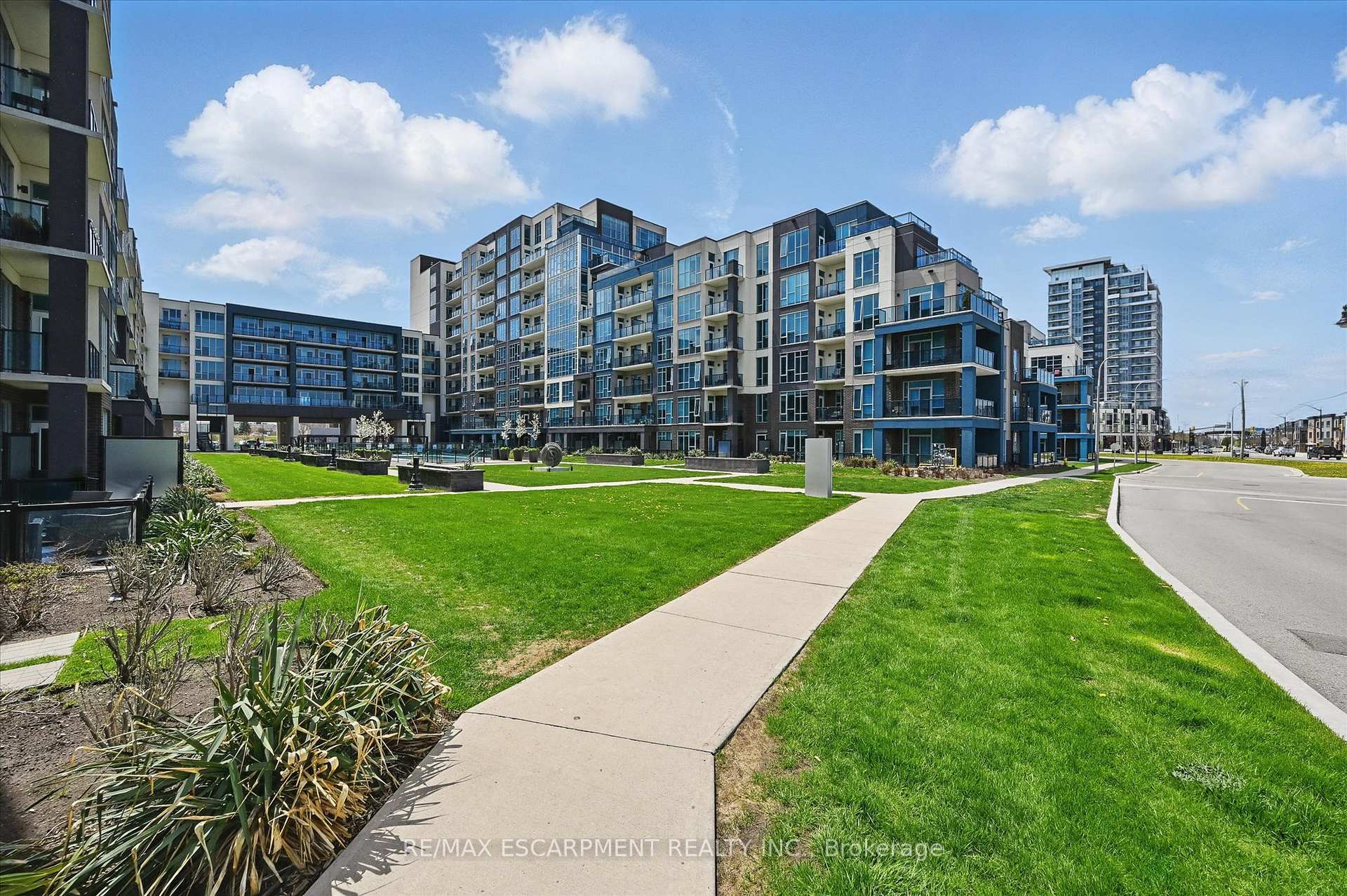 Front of Unit 201, 16 Concord Place