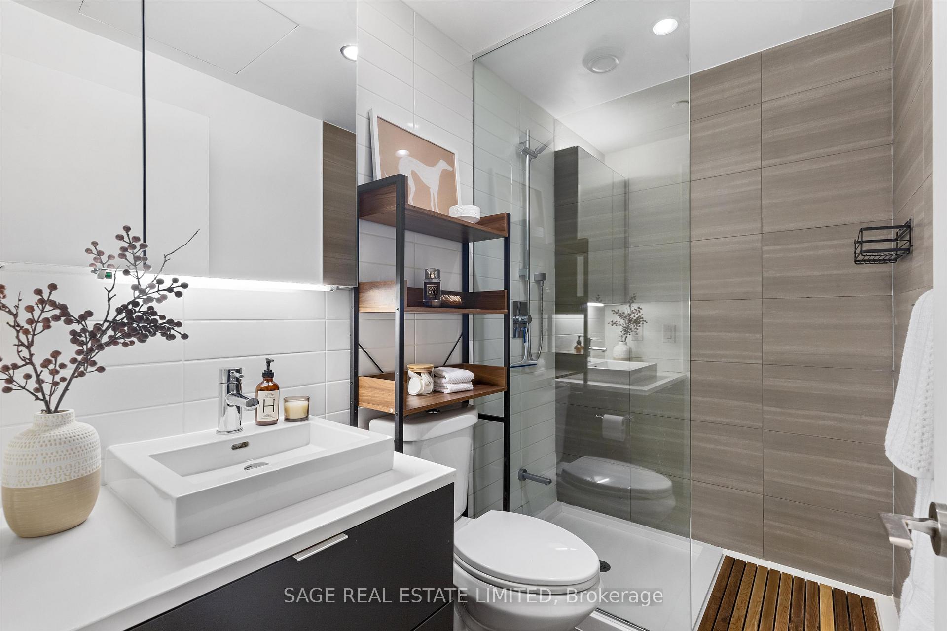 Photo 4 of Unit 707, 170 Bayview Avenue, Toronto, Waterfront Communities — HOMEH