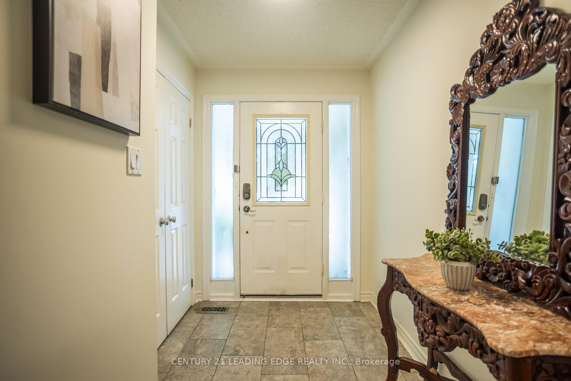 Photo 4 of 40 Weaver Street, Clarington, Courtice — HOMEH