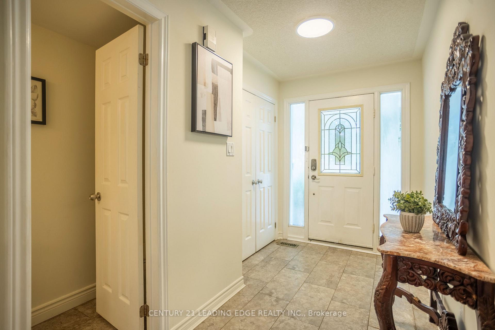 Photo 5 of 40 Weaver Street, Clarington, Courtice — HOMEH