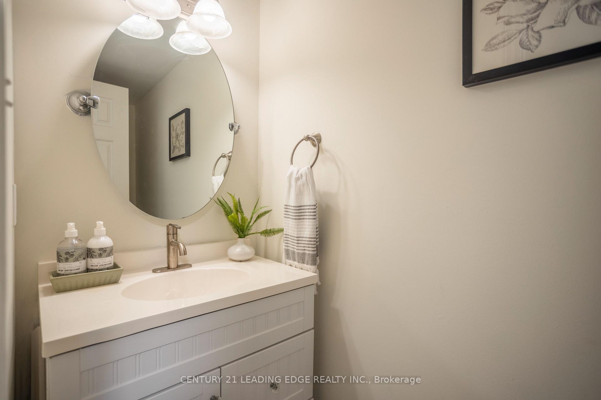 Photo 6 of 40 Weaver Street, Clarington, Courtice — HOMEH