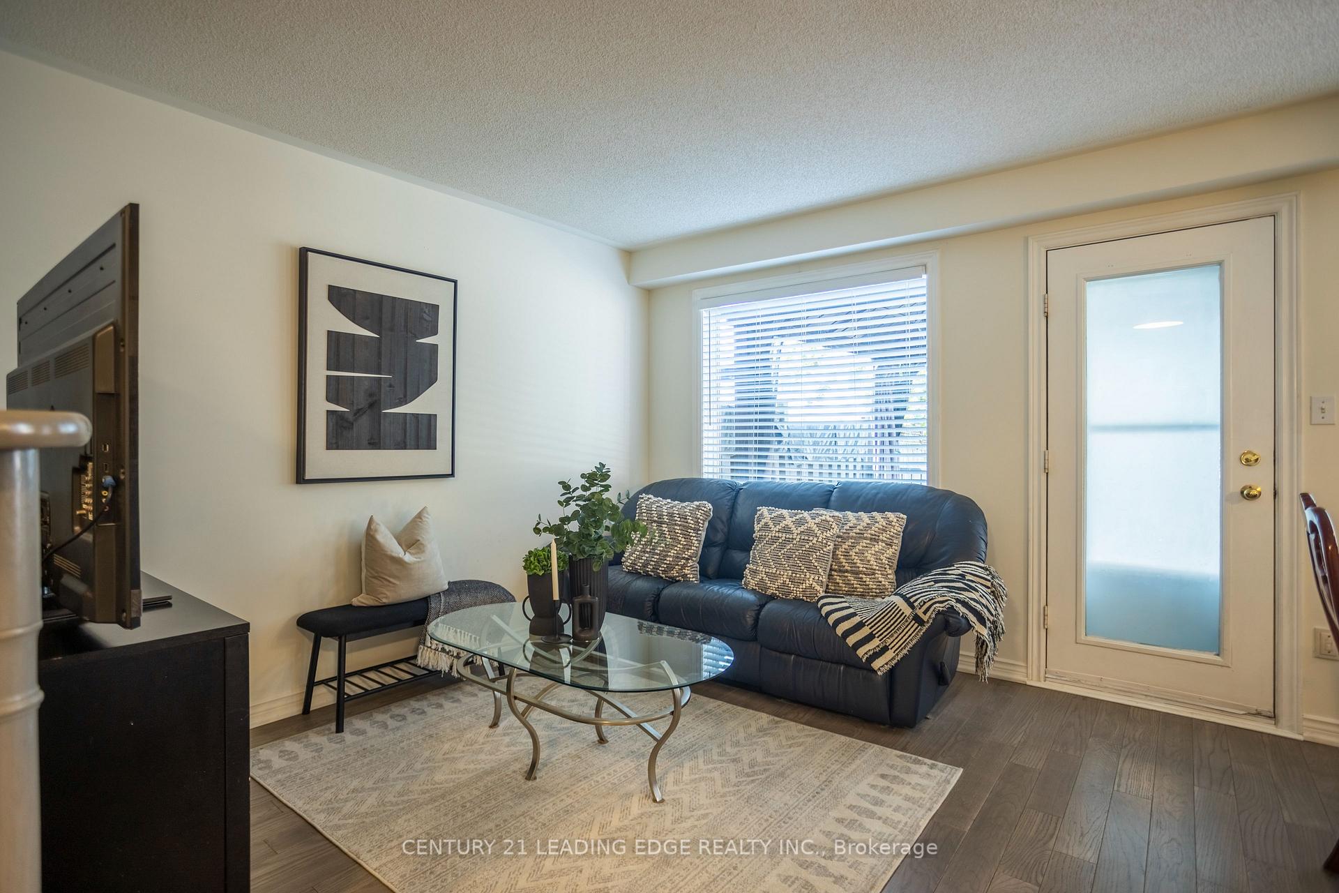 Photo 8 of 40 Weaver Street, Clarington, Courtice — HOMEH