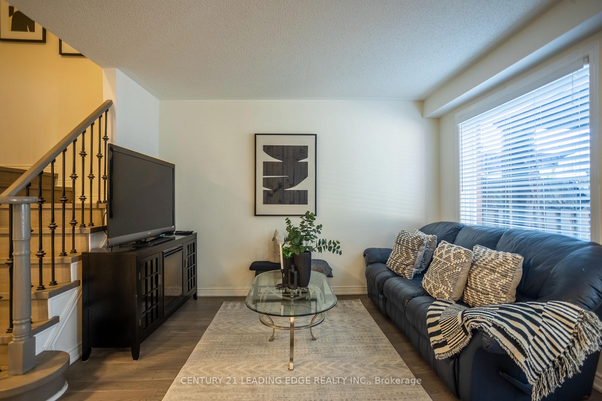 Photo 9 of 40 Weaver Street, Clarington, Courtice — HOMEH