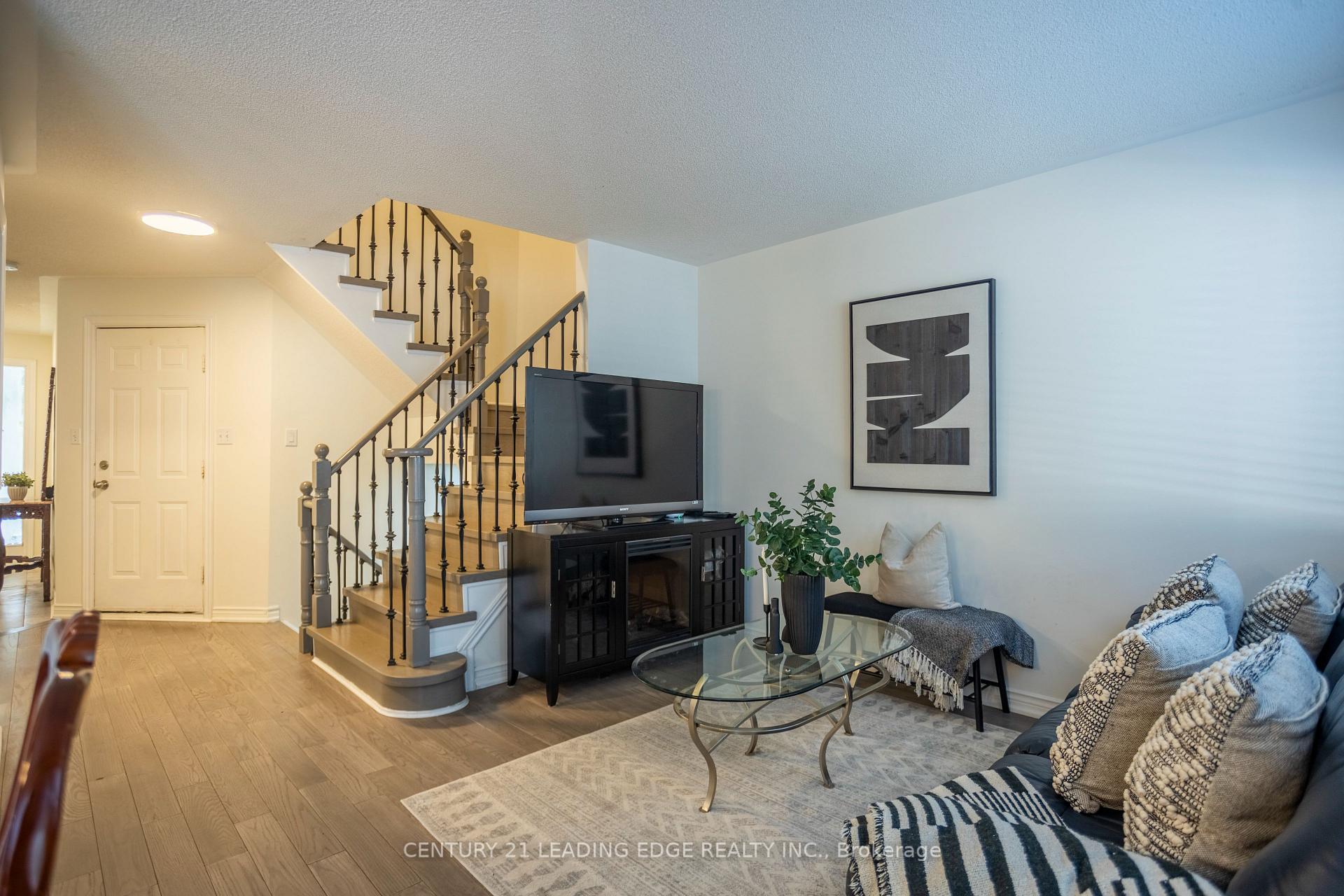 Photo 10 of 40 Weaver Street, Clarington, Courtice — HOMEH