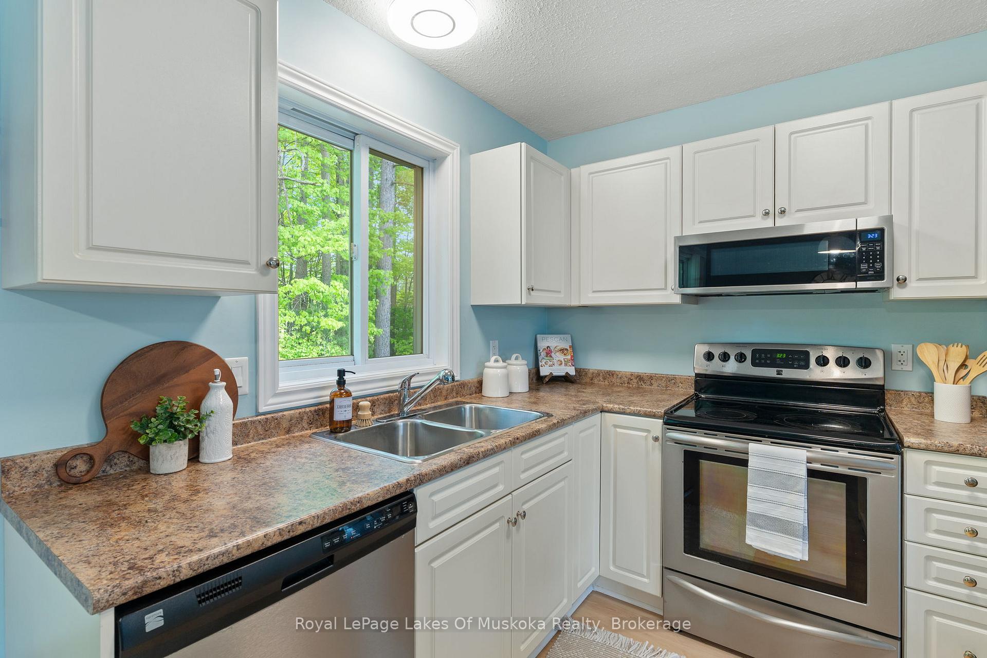 Photo 12 of Unit 20, 200 Pine Street, Bracebridge, Macaulay — HOMEH