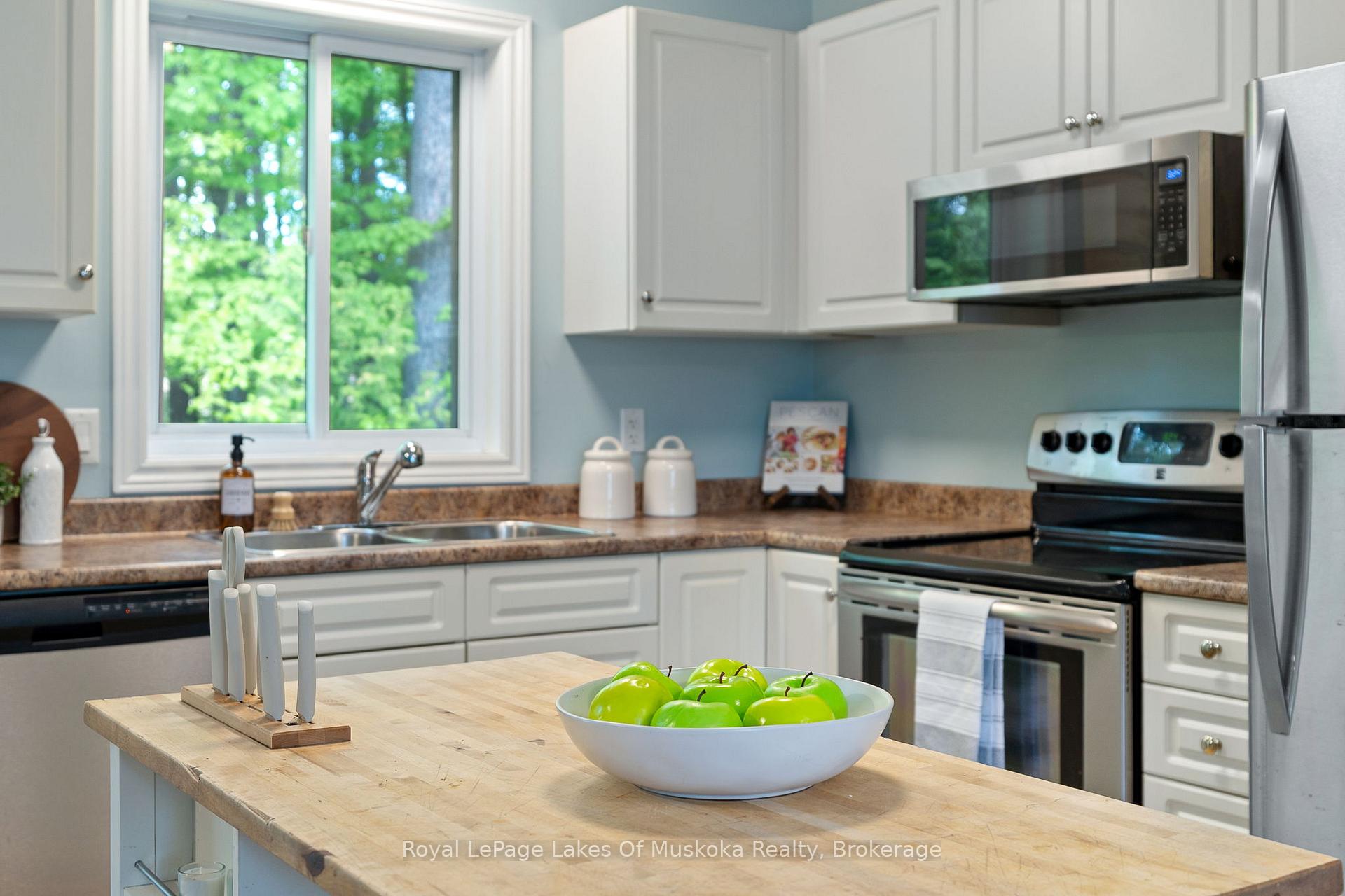 Photo 17 of Unit 20, 200 Pine Street, Bracebridge, Macaulay — HOMEH