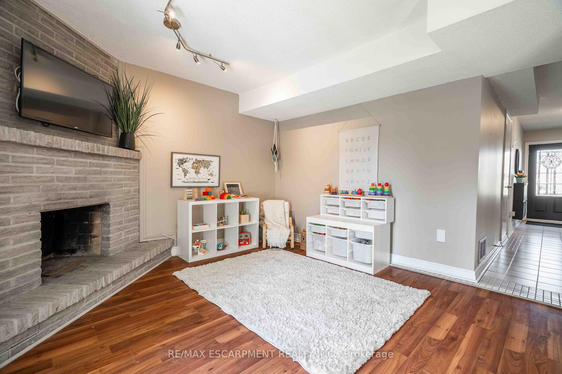 Photo 7 of Unit 13, 1155 Paramount Drive, Hamilton, Stoney Creek — HOMEH