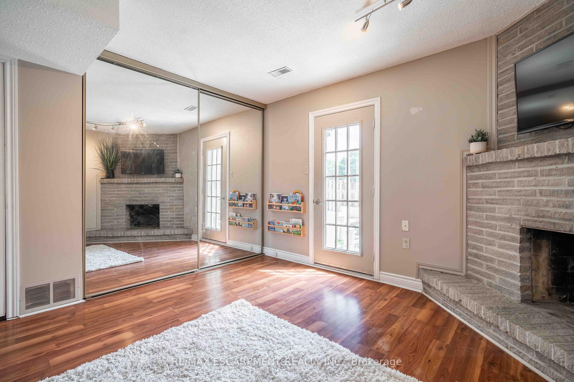 Photo 11 of Unit 13, 1155 Paramount Drive, Hamilton, Stoney Creek — HOMEH