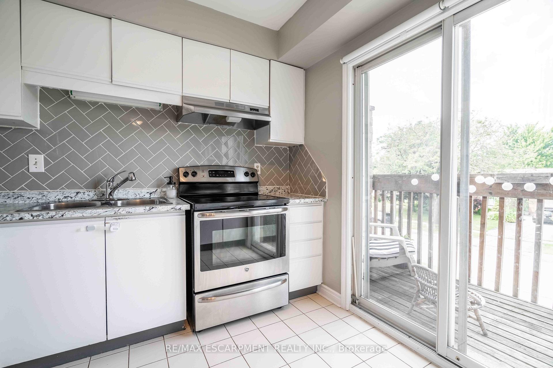 Photo 18 of Unit 13, 1155 Paramount Drive, Hamilton, Stoney Creek — HOMEH