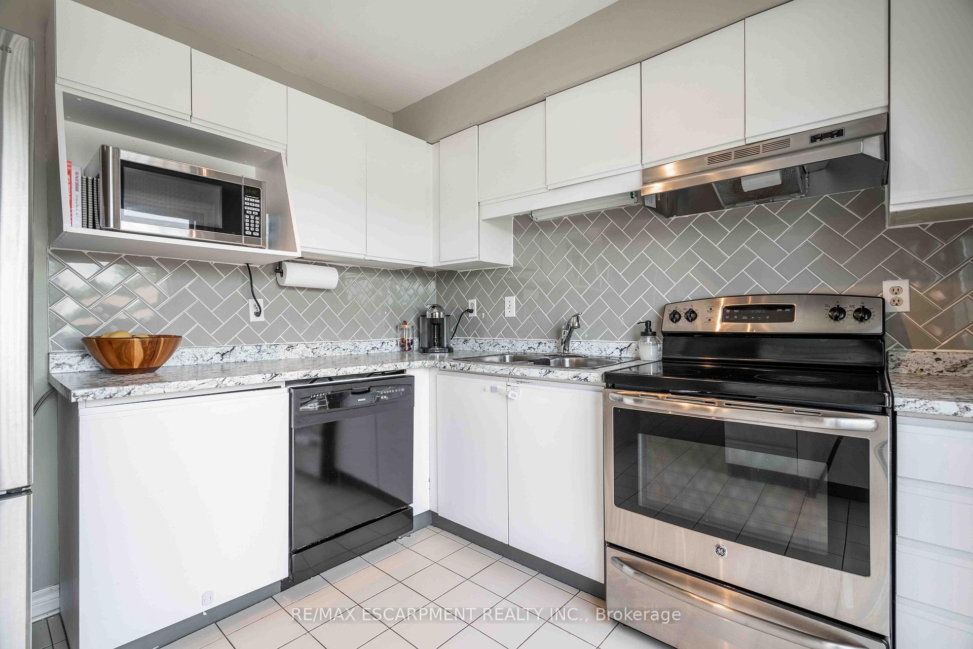 Photo 20 of Unit 13, 1155 Paramount Drive, Hamilton, Stoney Creek — HOMEH
