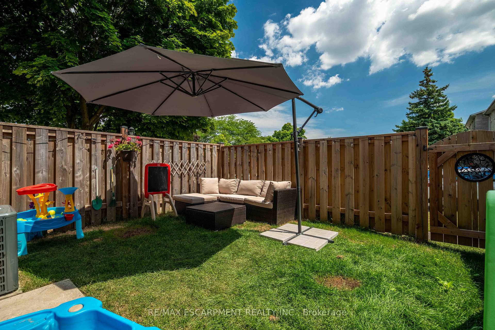 Photo 36 of Unit 13, 1155 Paramount Drive, Hamilton, Stoney Creek — HOMEH