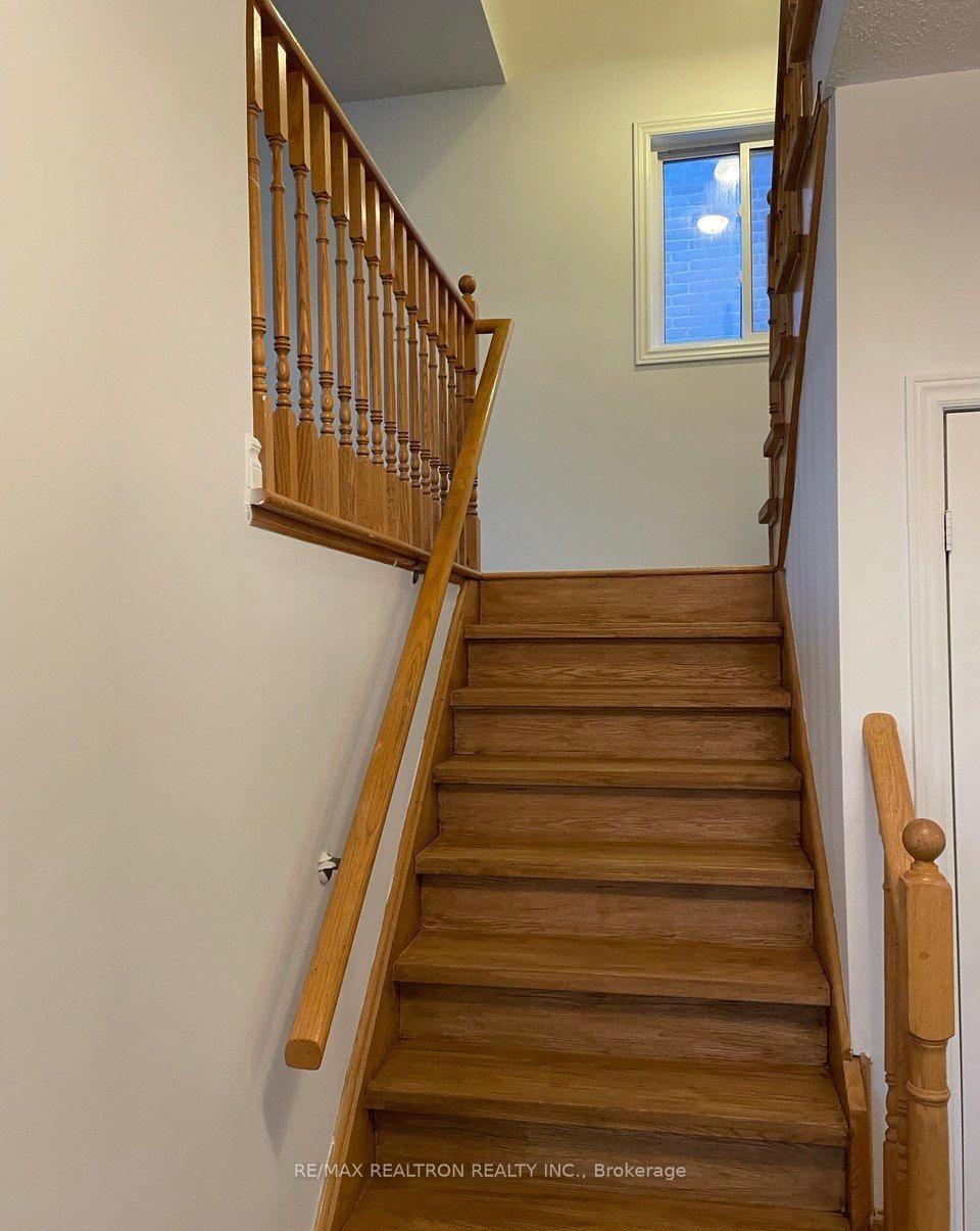 Photo 15 of 2 Esther Drive, Barrie, Painswick South — HOMEH