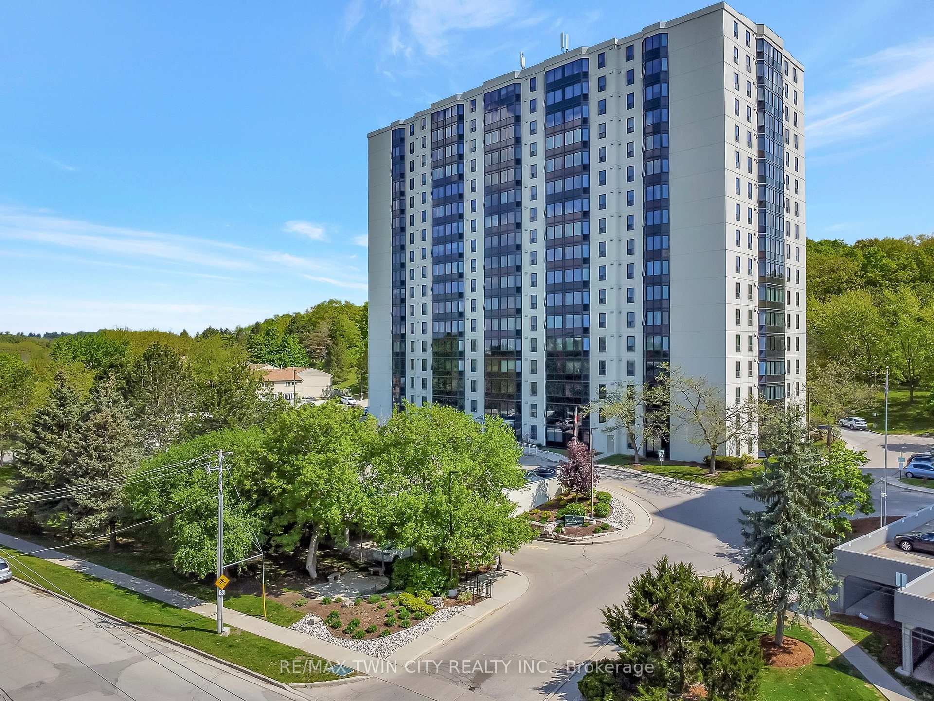 Photo 1 of Unit 909, 35 Green Valley Drive, Kitchener — HOMEH